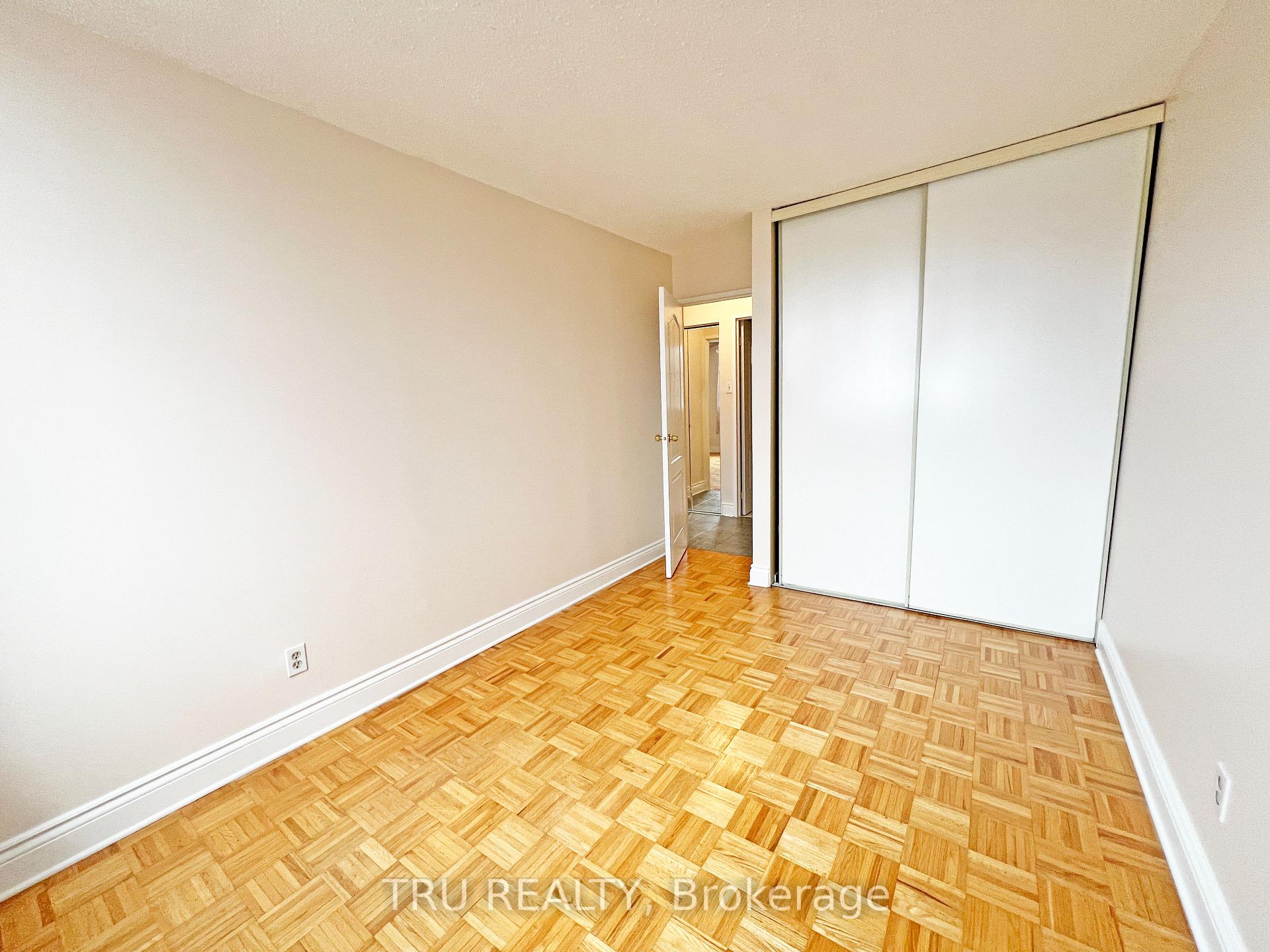 Photo 15 of Unit 105, 2760 Carousel Crescent, Ottawa, Emerald Woods/Sawmill Creek — HOMEH