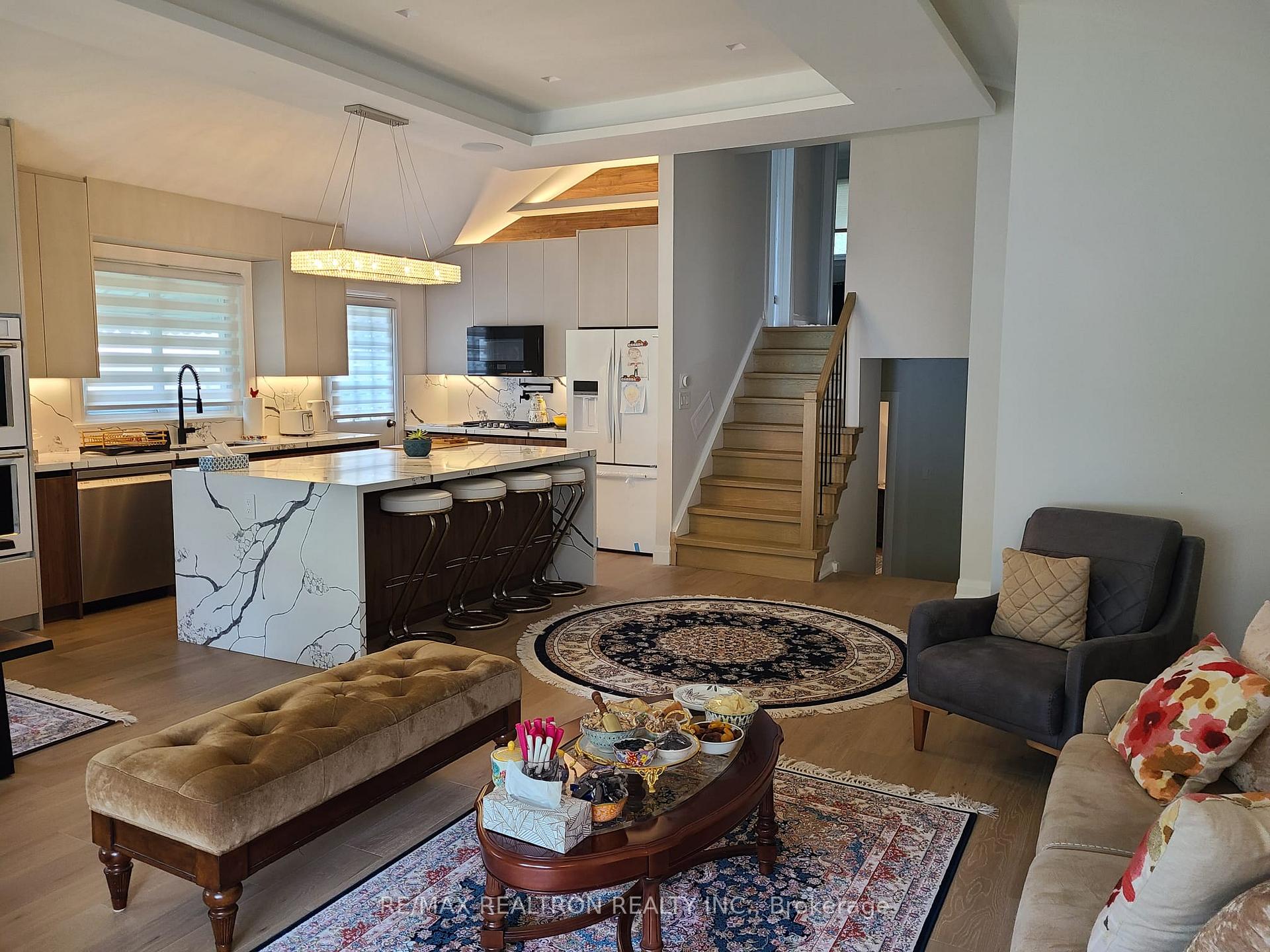 Photo 5 of 4 Kemano Road, Aurora, Aurora Heights — HOMEH