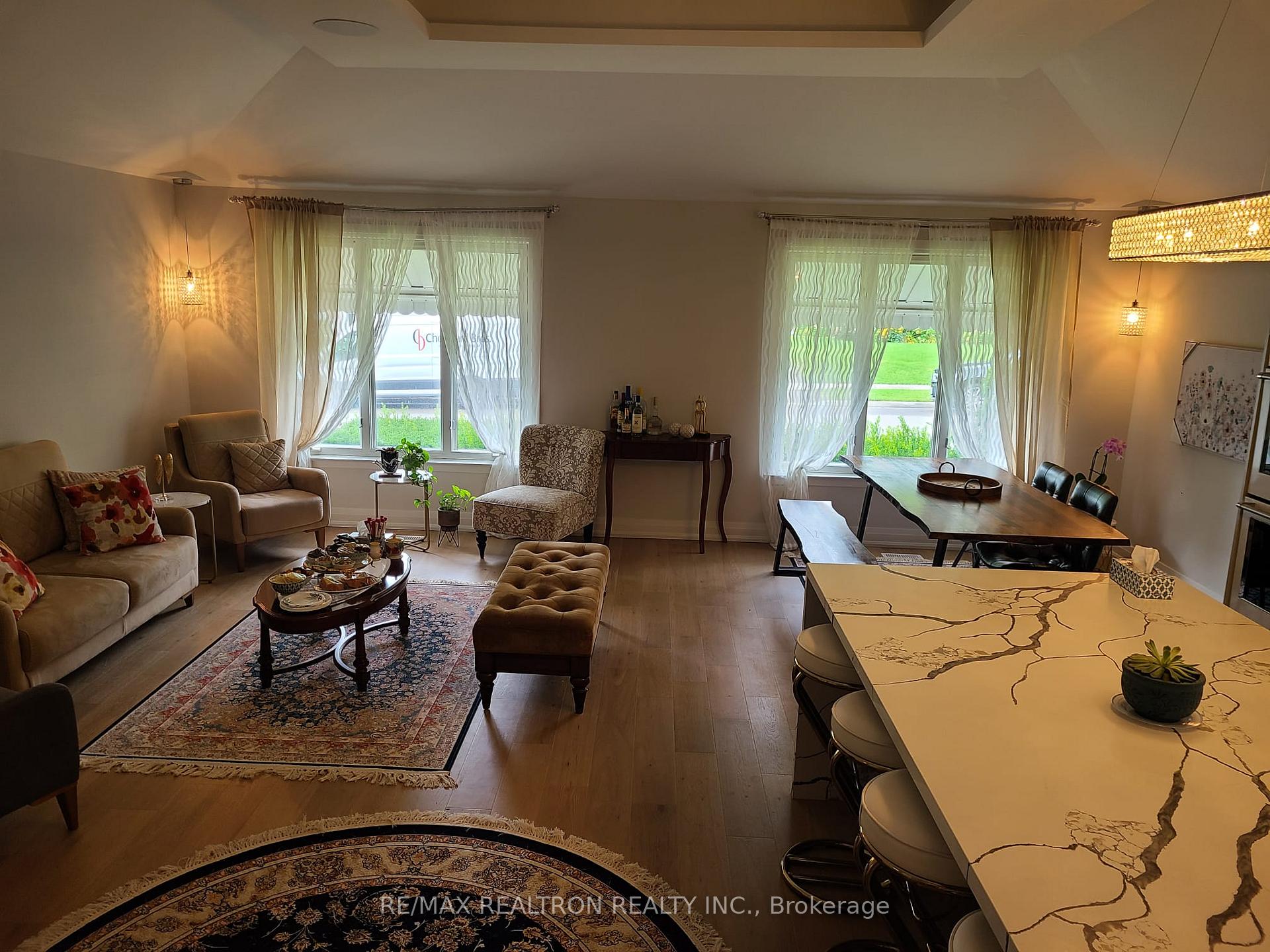 Photo 6 of 4 Kemano Road, Aurora, Aurora Heights — HOMEH