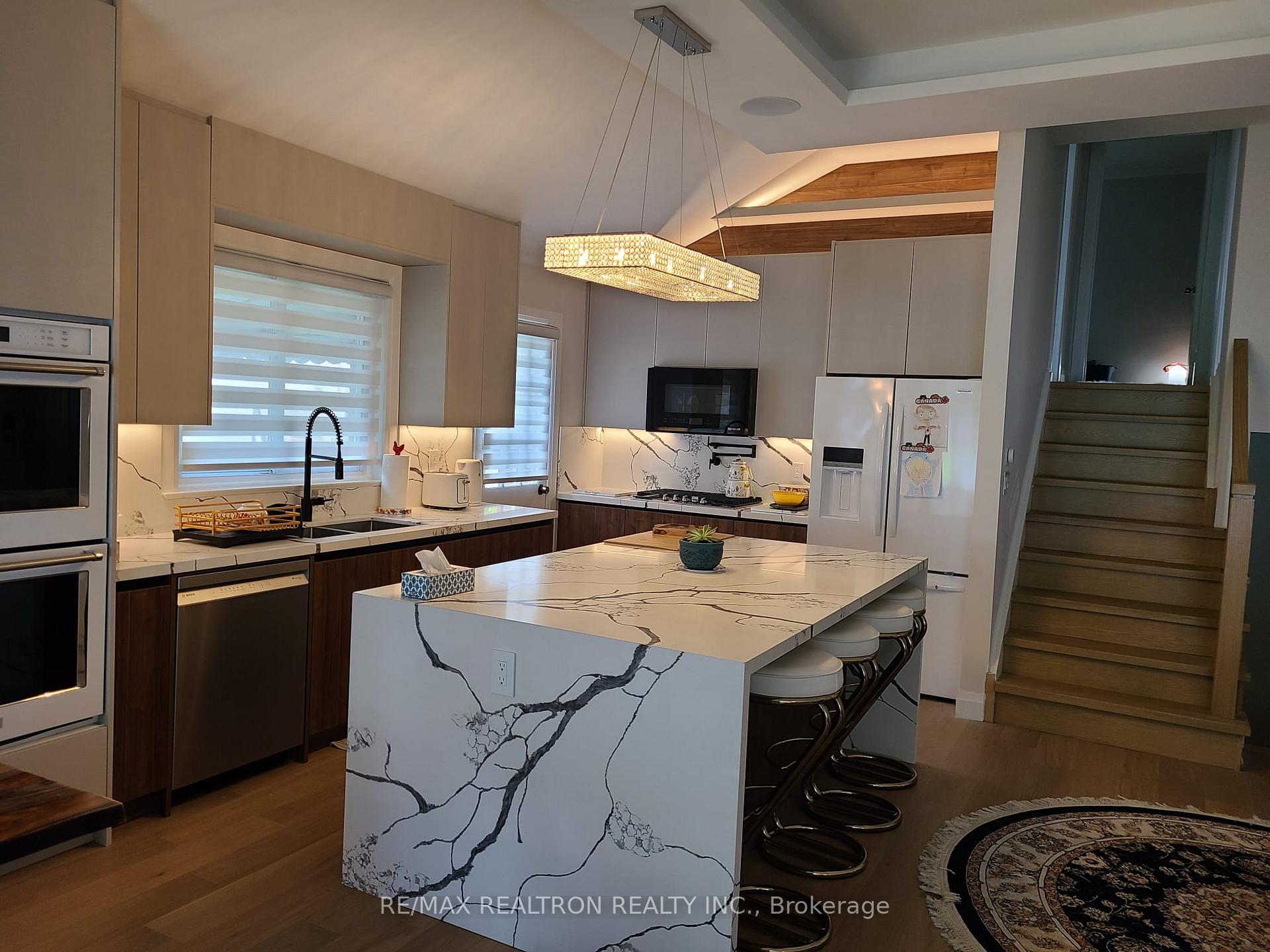 Photo 13 of 4 Kemano Road, Aurora, Aurora Heights — HOMEH