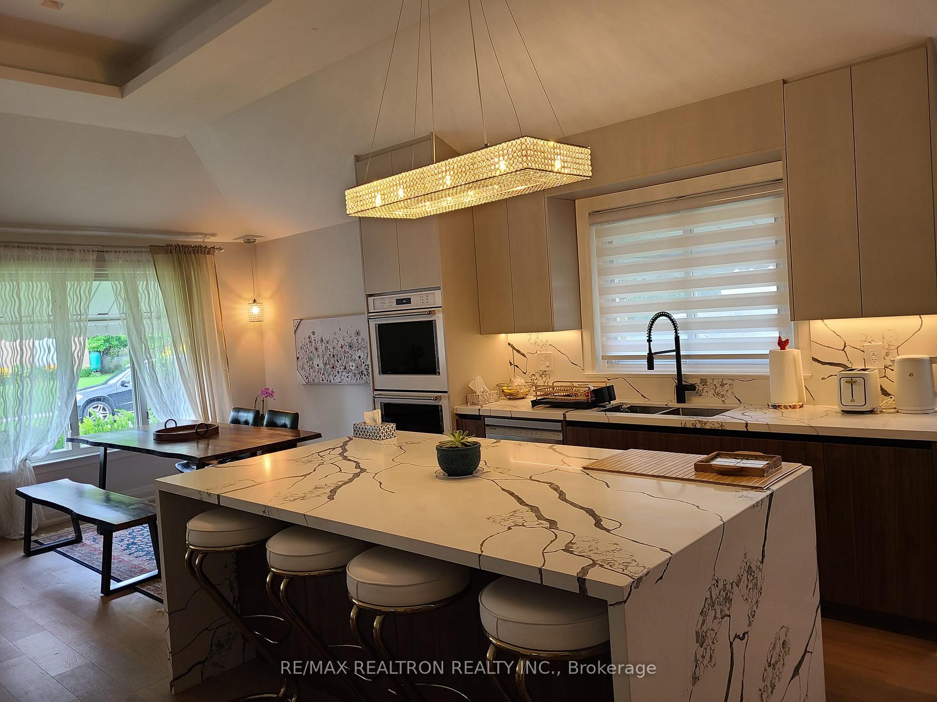 Photo 9 of 4 Kemano Road, Aurora, Aurora Heights — HOMEH