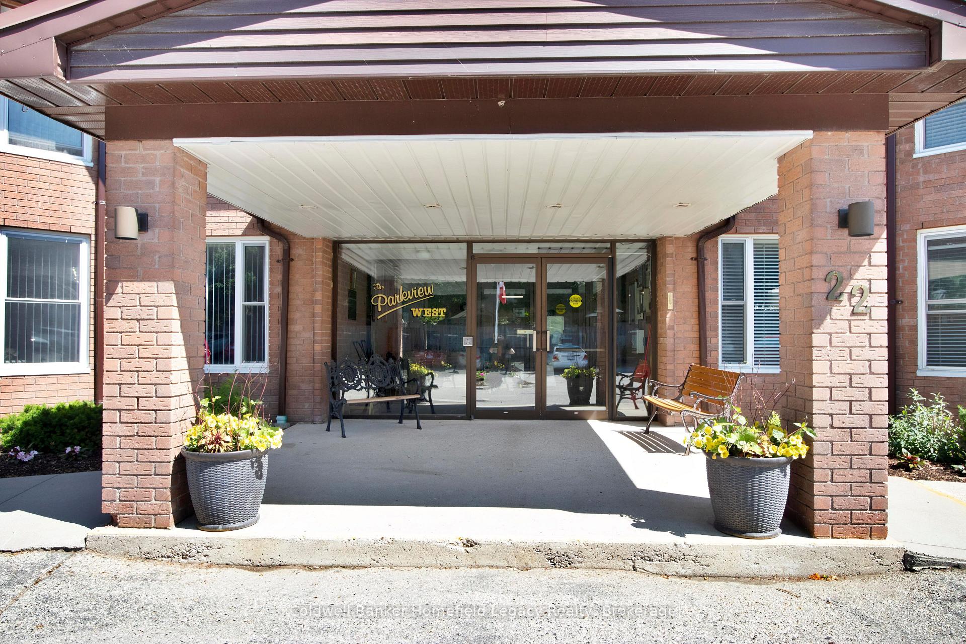 Front of Unit 402, 22 St Andrew Street N