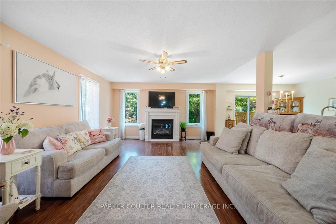 Photo 4 of 84 Gore Drive, Barrie, Ardagh — HOMEH
