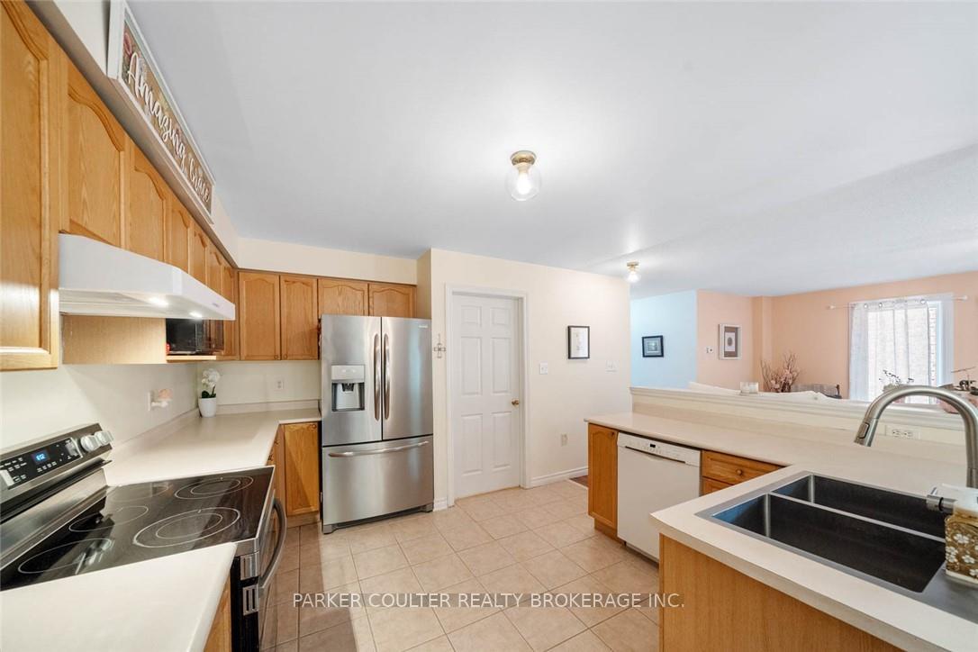 Photo 5 of 84 Gore Drive, Barrie, Ardagh — HOMEH