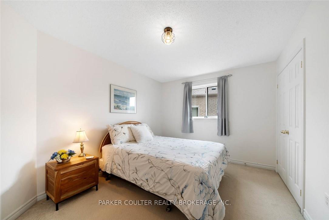 Photo 18 of 84 Gore Drive, Barrie, Ardagh — HOMEH