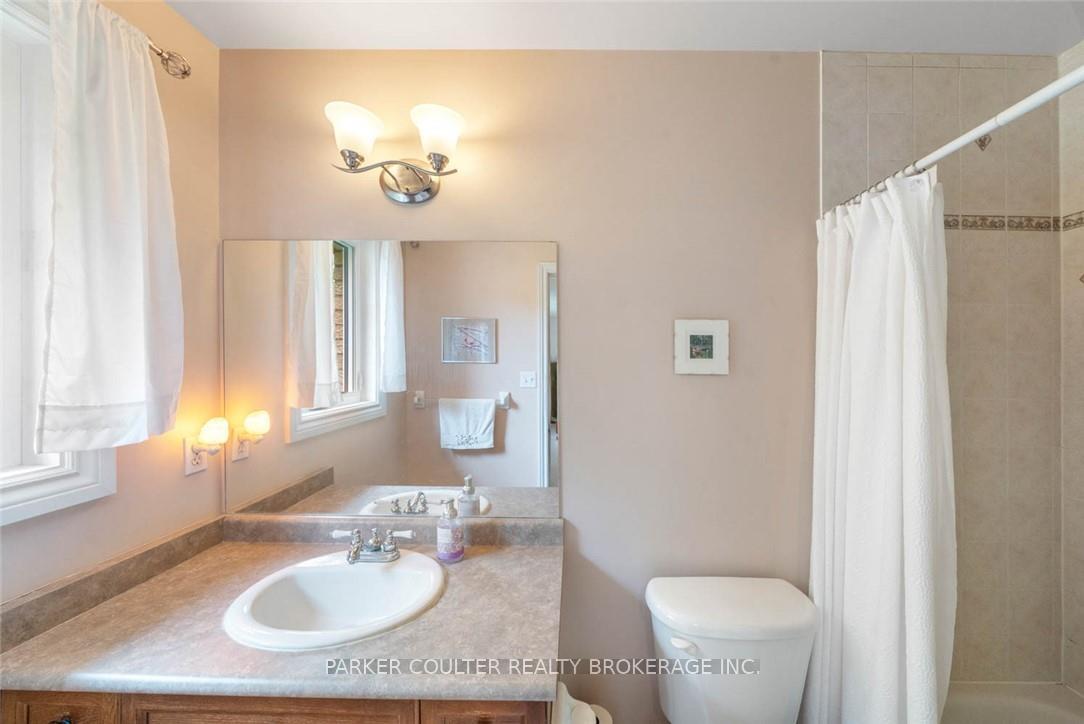 Photo 17 of 84 Gore Drive, Barrie, Ardagh — HOMEH
