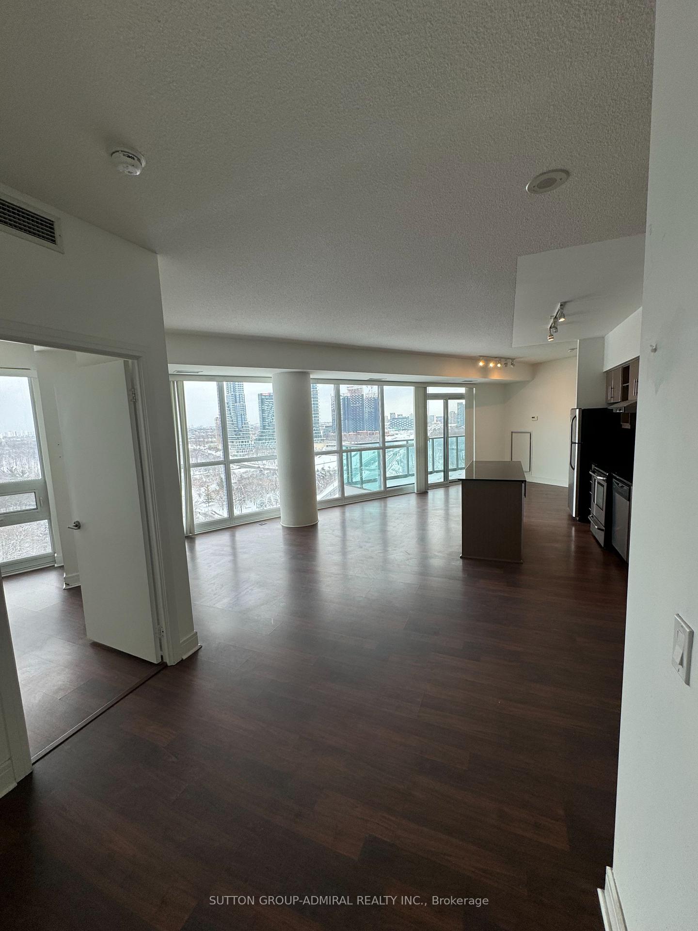 Photo 2 of Unit 1506, 35 Brian Peck Crescent, Toronto, Thorncliffe Park — HOMEH