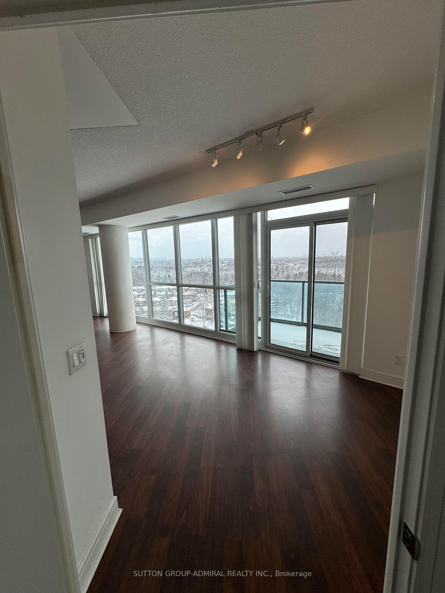Photo 8 of Unit 1506, 35 Brian Peck Crescent, Toronto, Thorncliffe Park — HOMEH