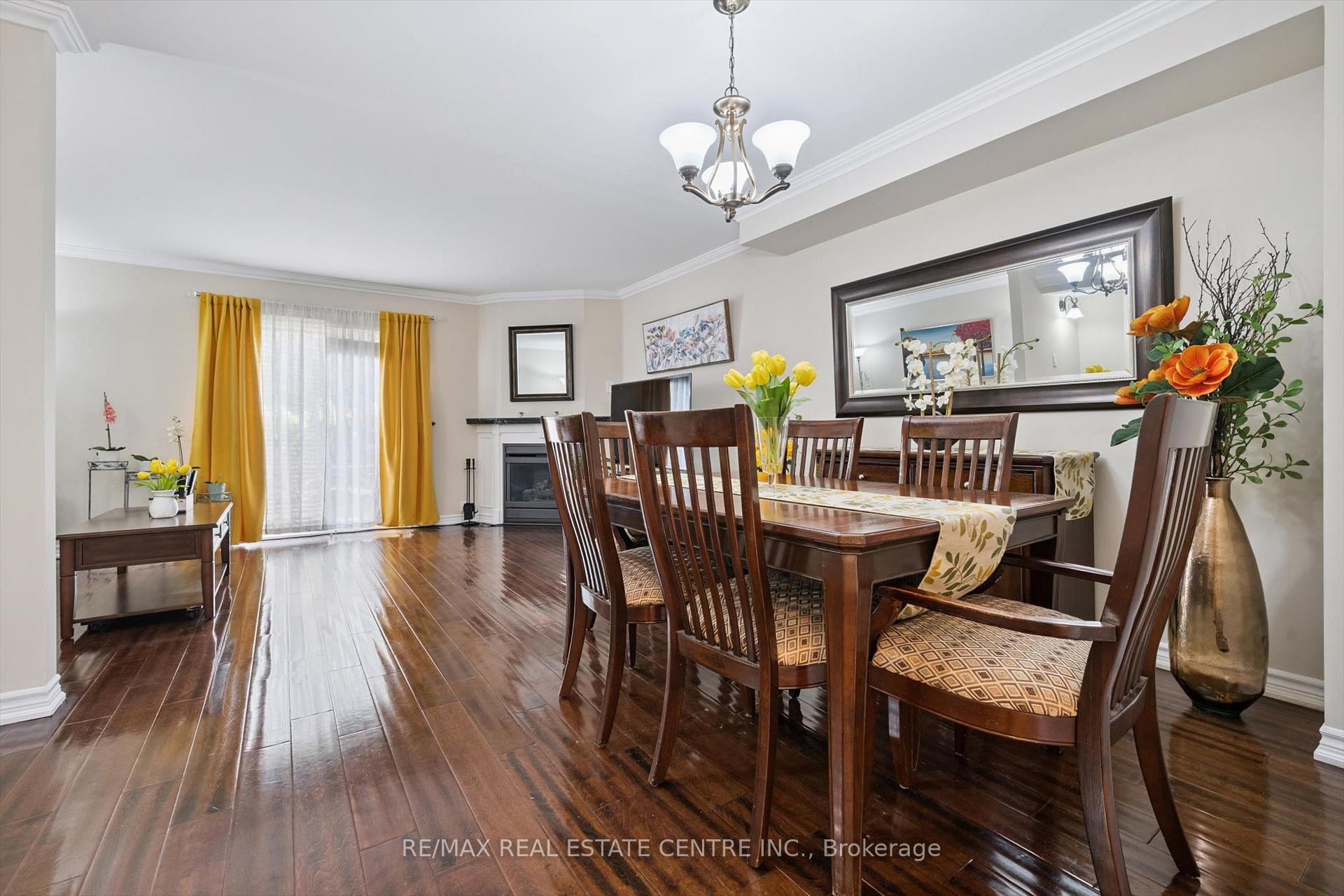 Photo 10 of 665D Scarlett Road, Etobicoke, Humber Heights — HOMEH