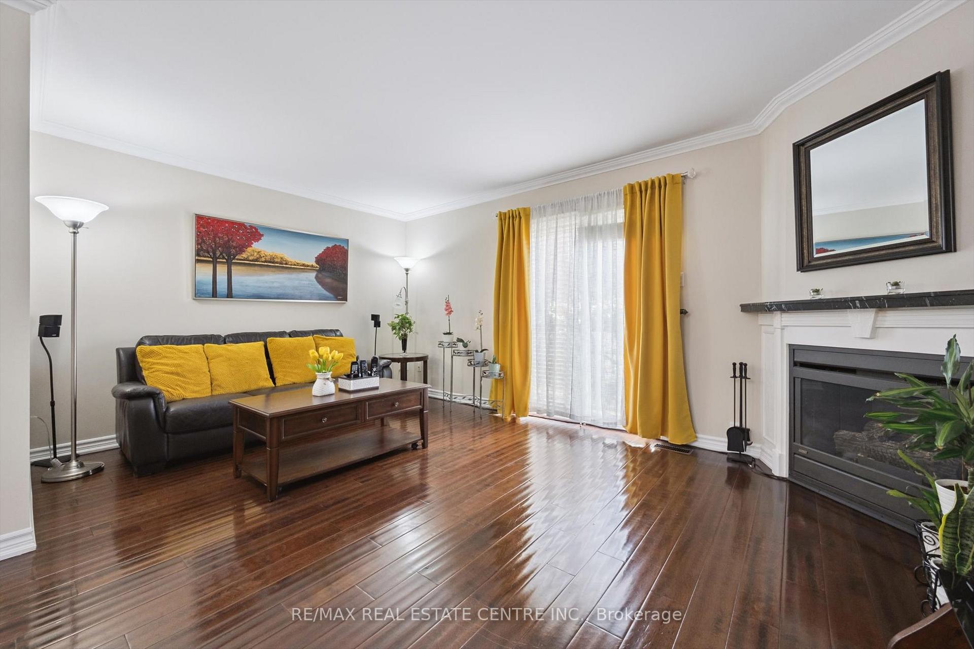 Photo 13 of 665D Scarlett Road, Etobicoke, Humber Heights — HOMEH