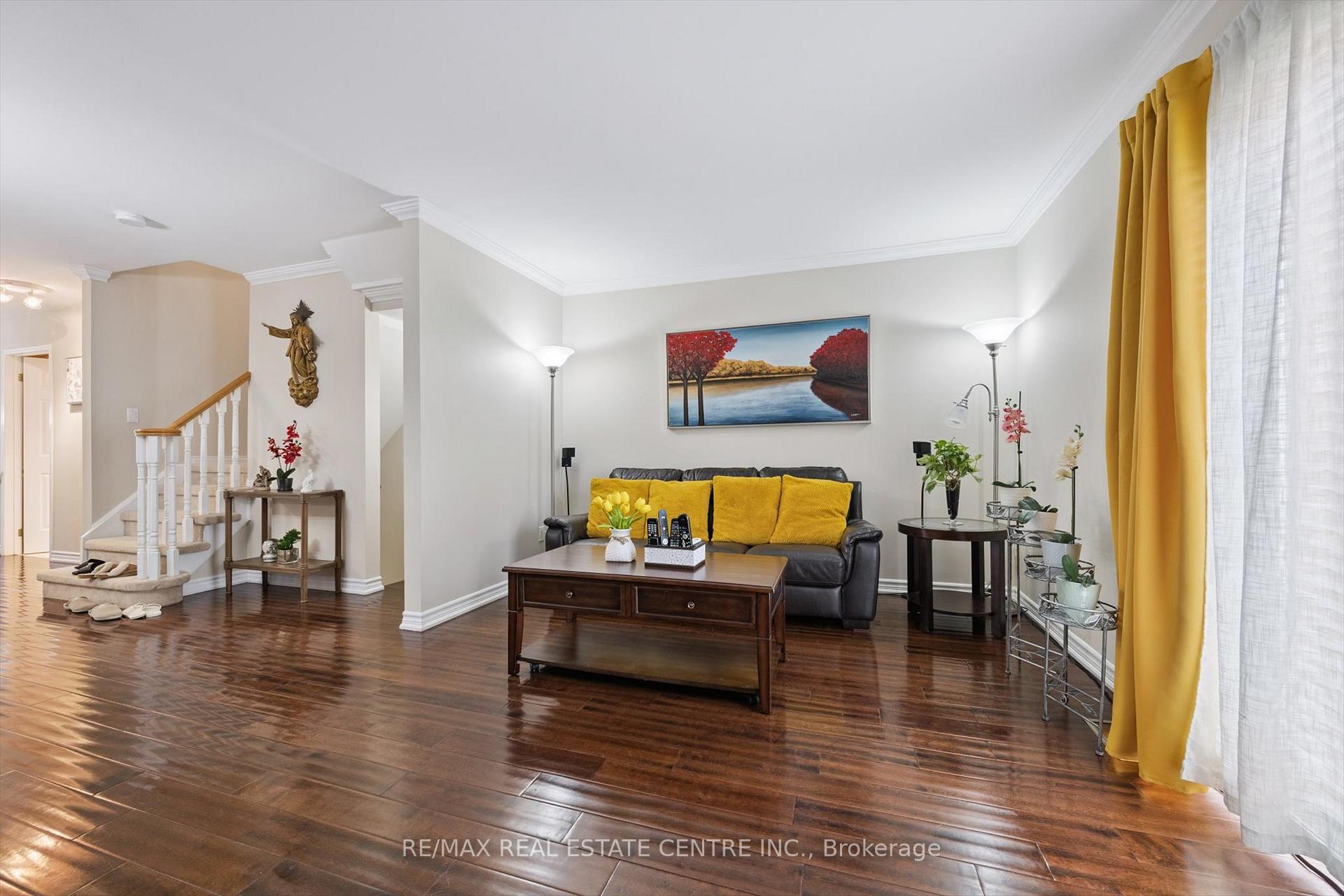Photo 14 of 665D Scarlett Road, Etobicoke, Humber Heights — HOMEH
