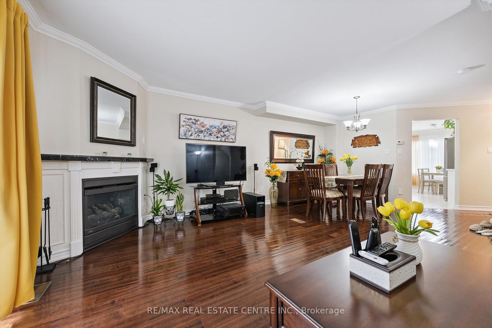 Photo 15 of 665D Scarlett Road, Etobicoke, Humber Heights — HOMEH