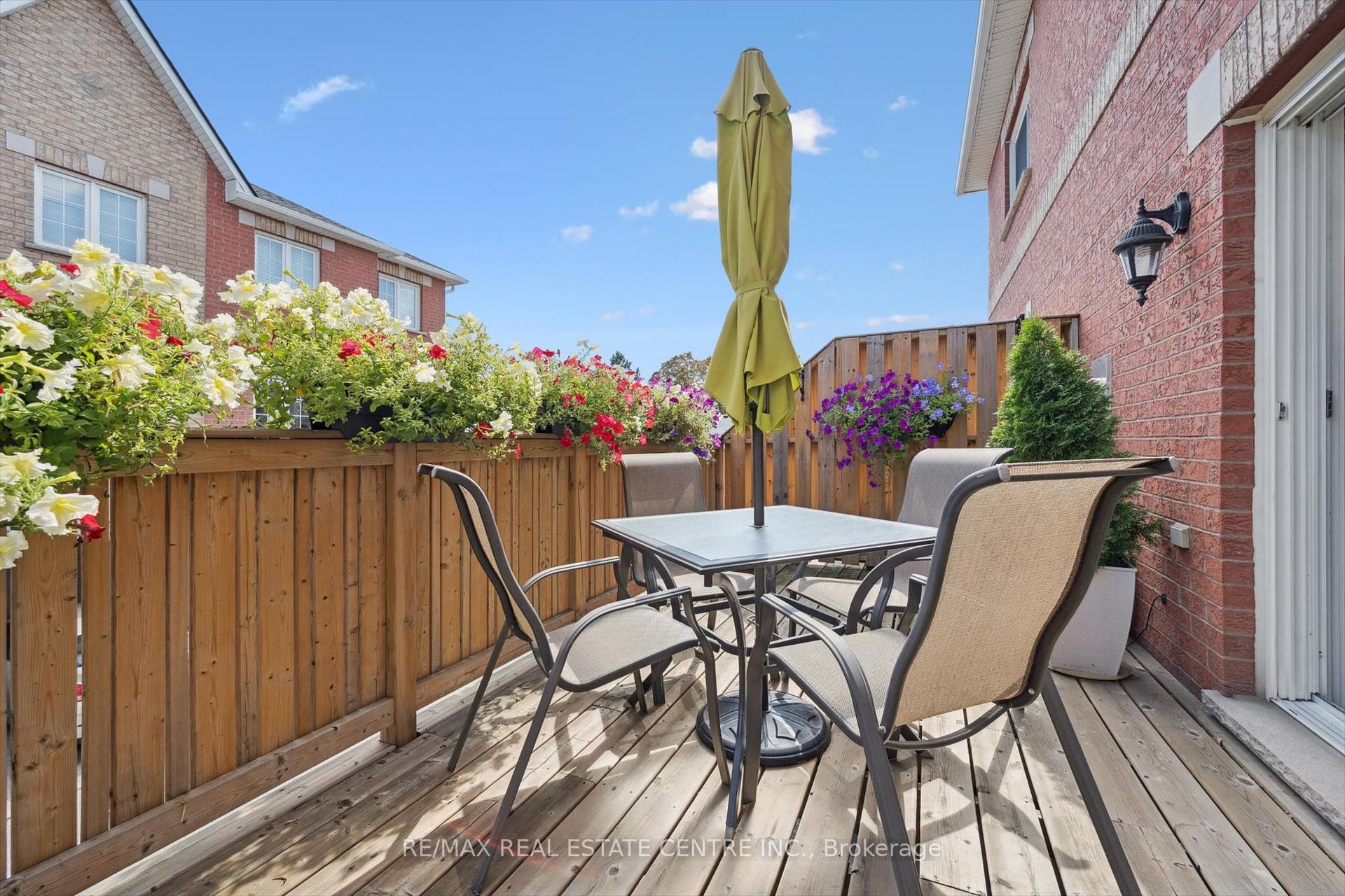 Photo 17 of 665D Scarlett Road, Etobicoke, Humber Heights — HOMEH