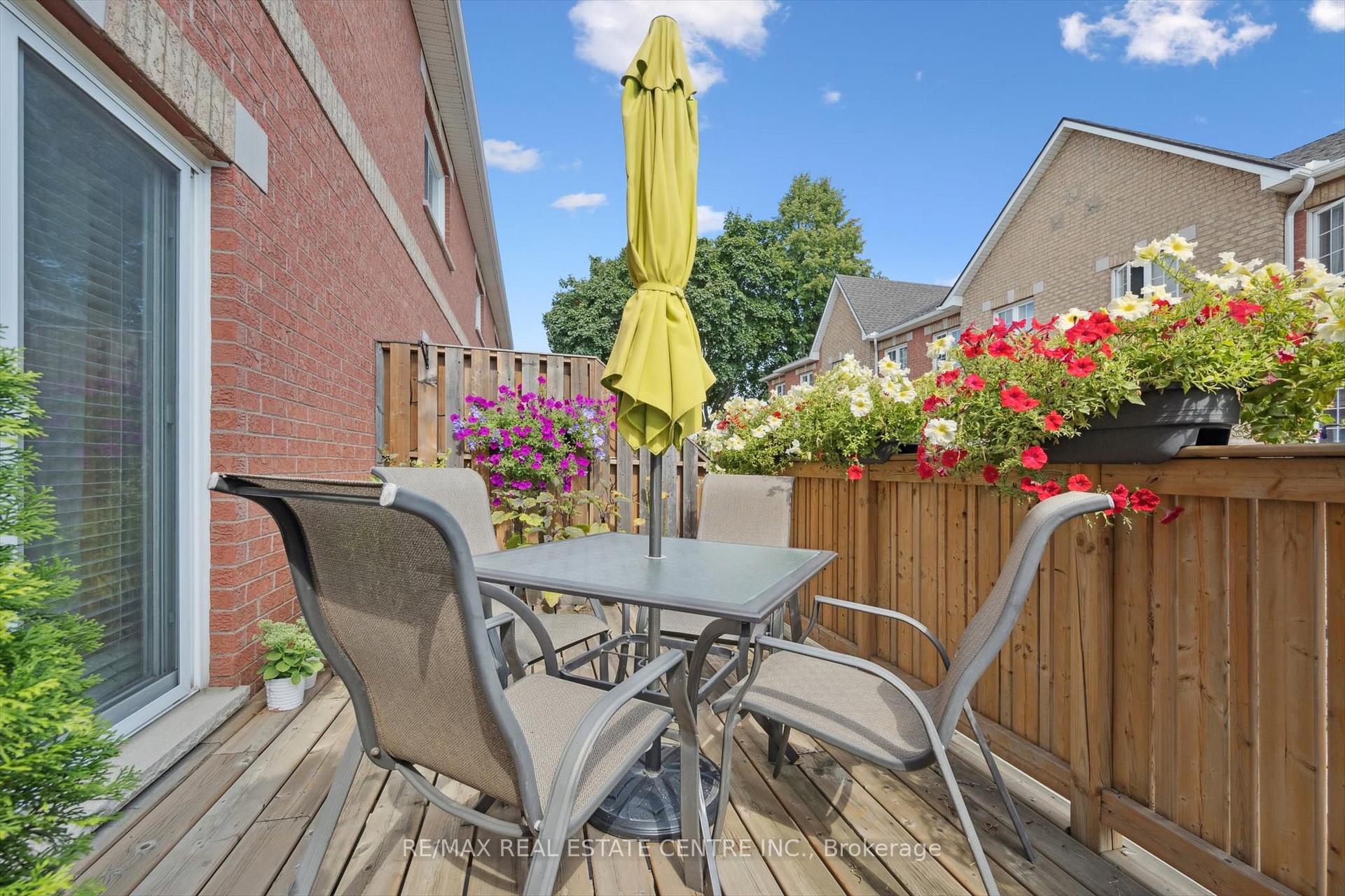 Photo 18 of 665D Scarlett Road, Etobicoke, Humber Heights — HOMEH