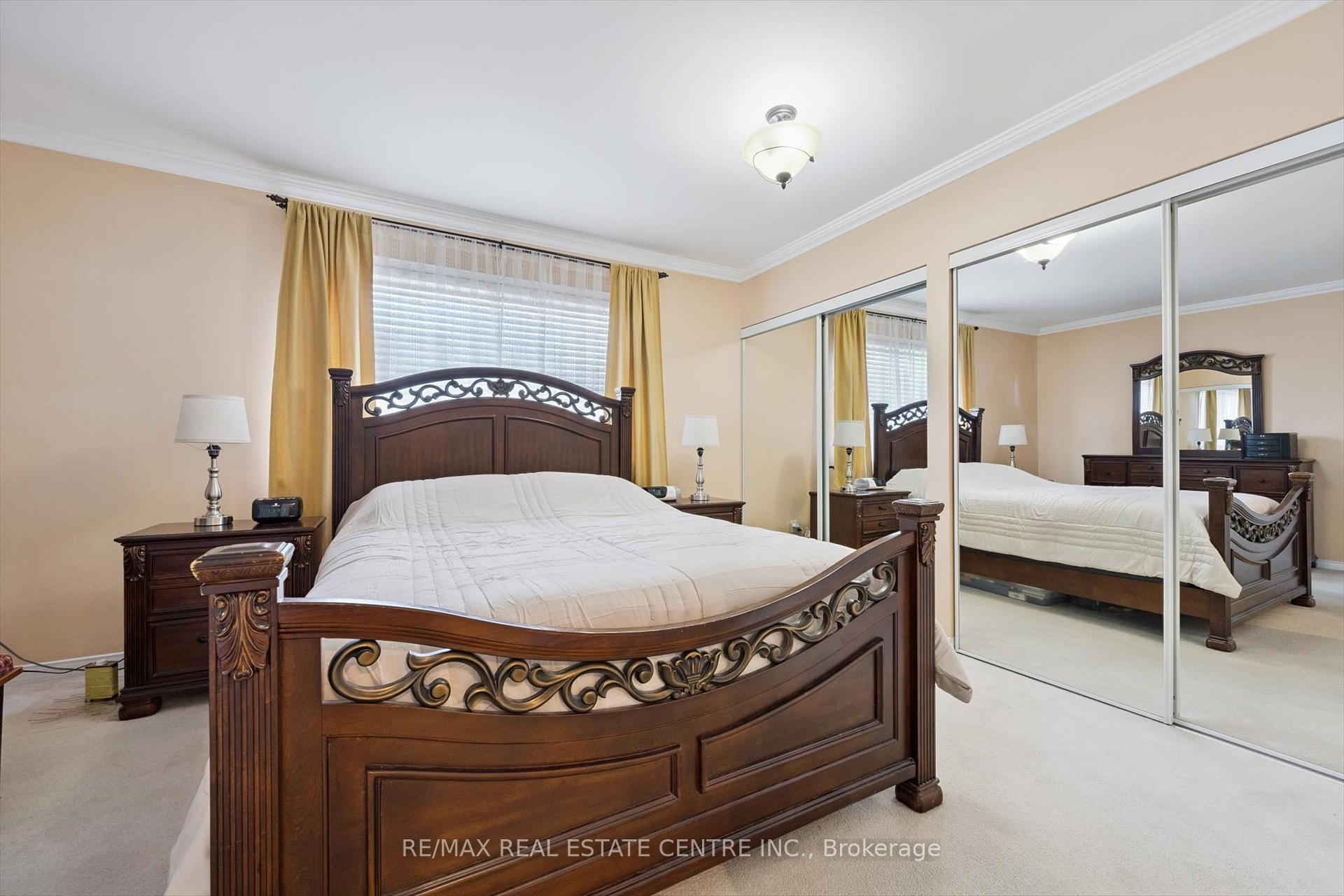 Photo 19 of 665D Scarlett Road, Etobicoke, Humber Heights — HOMEH