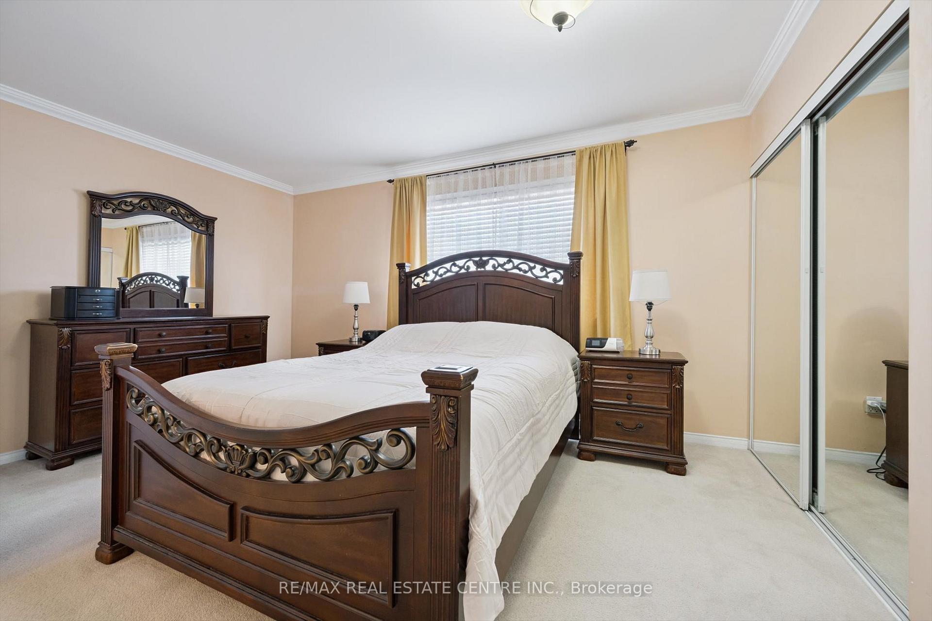 Photo 20 of 665D Scarlett Road, Etobicoke, Humber Heights — HOMEH