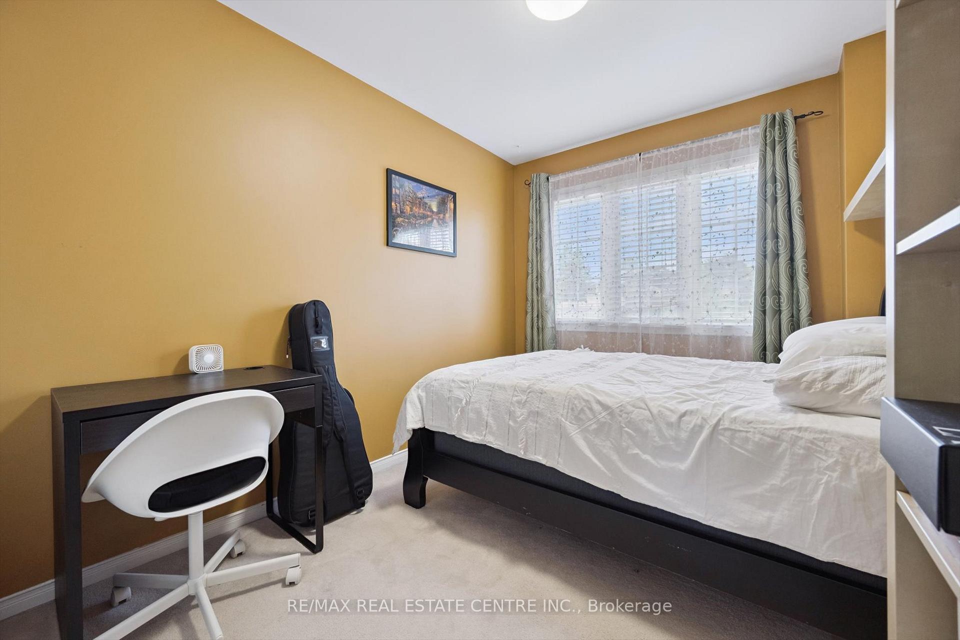 Photo 23 of 665D Scarlett Road, Etobicoke, Humber Heights — HOMEH