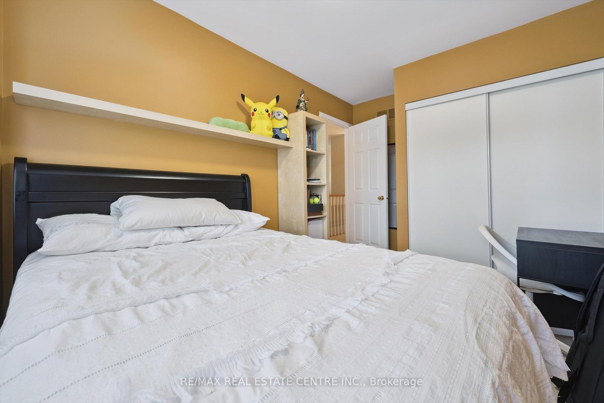 Photo 24 of 665D Scarlett Road, Etobicoke, Humber Heights — HOMEH
