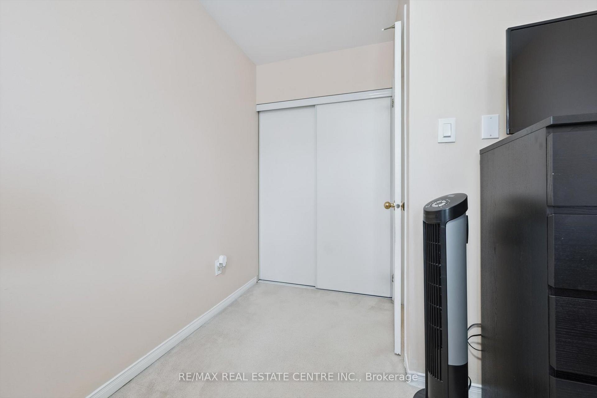 Photo 26 of 665D Scarlett Road, Etobicoke, Humber Heights — HOMEH