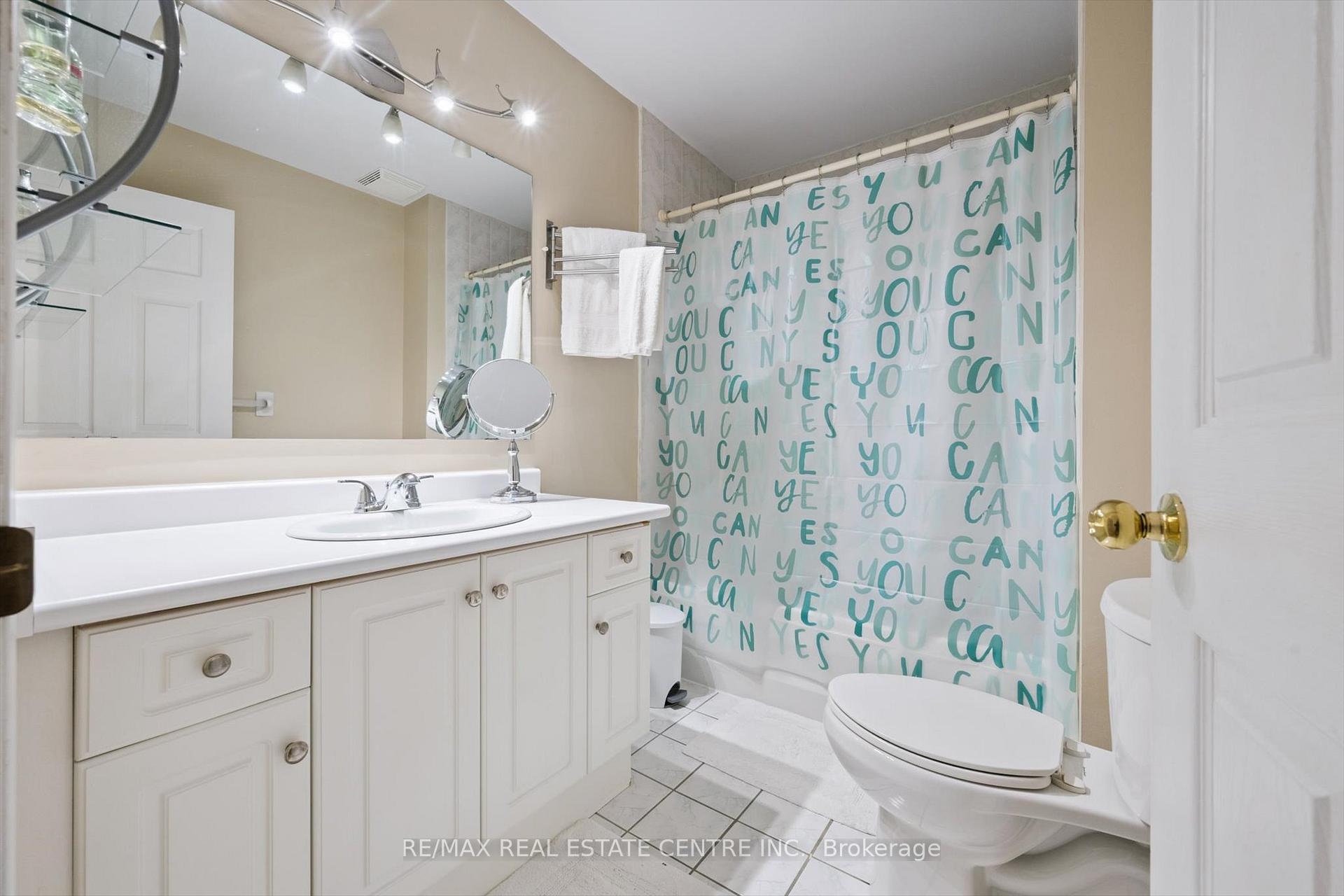 Photo 27 of 665D Scarlett Road, Etobicoke, Humber Heights — HOMEH