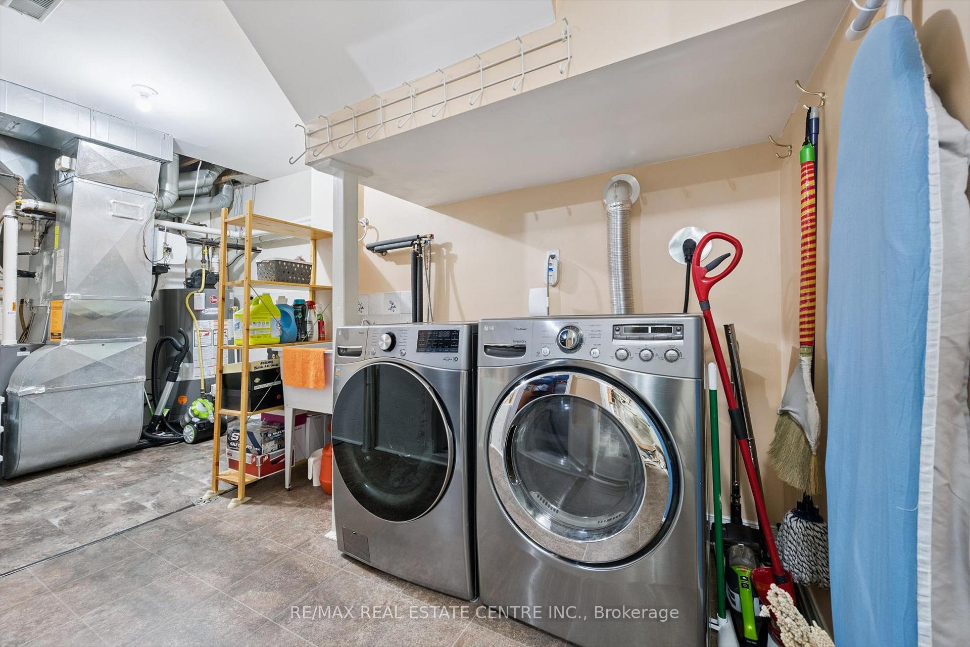 Photo 28 of 665D Scarlett Road, Etobicoke, Humber Heights — HOMEH