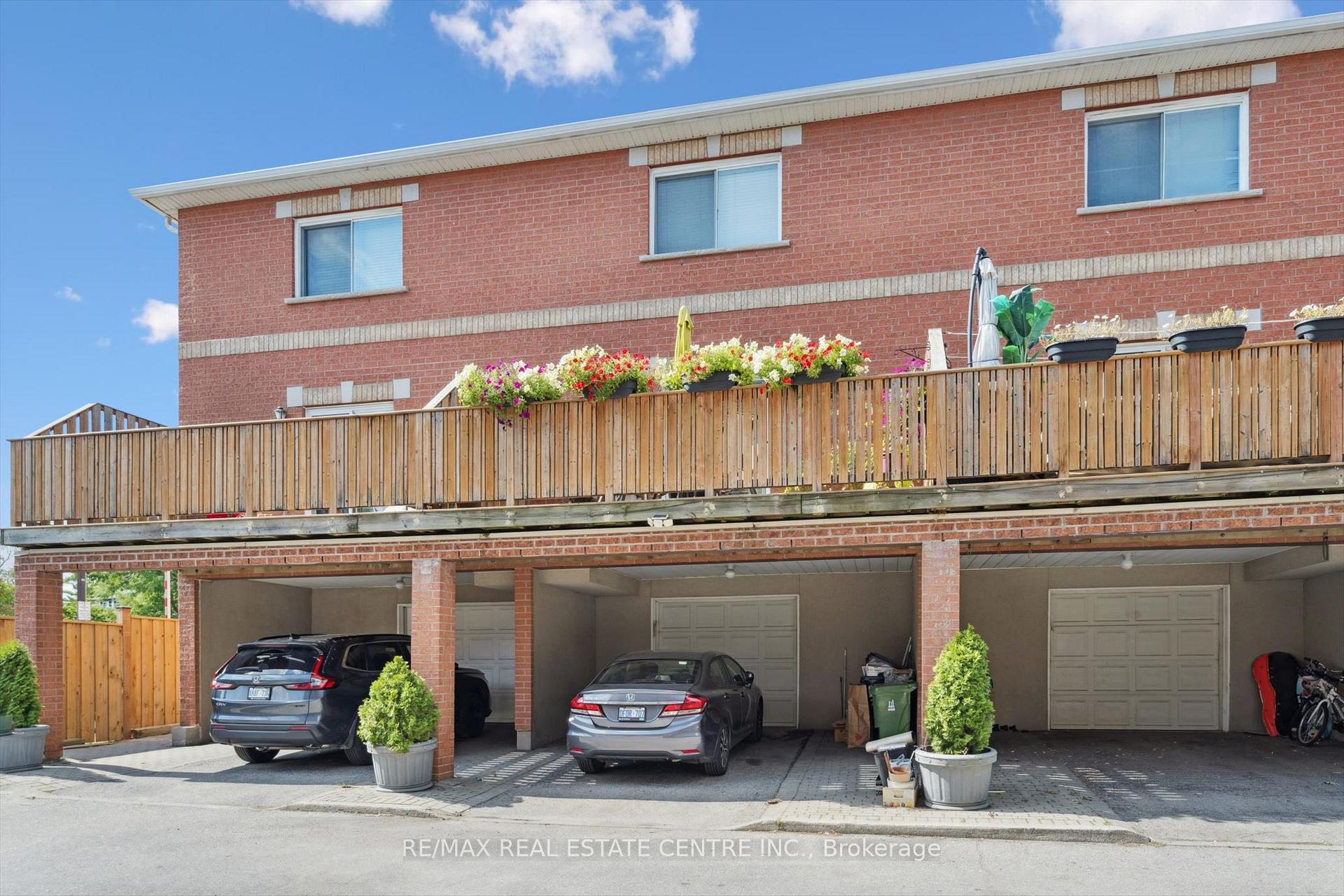 Photo 30 of 665D Scarlett Road, Etobicoke, Humber Heights — HOMEH