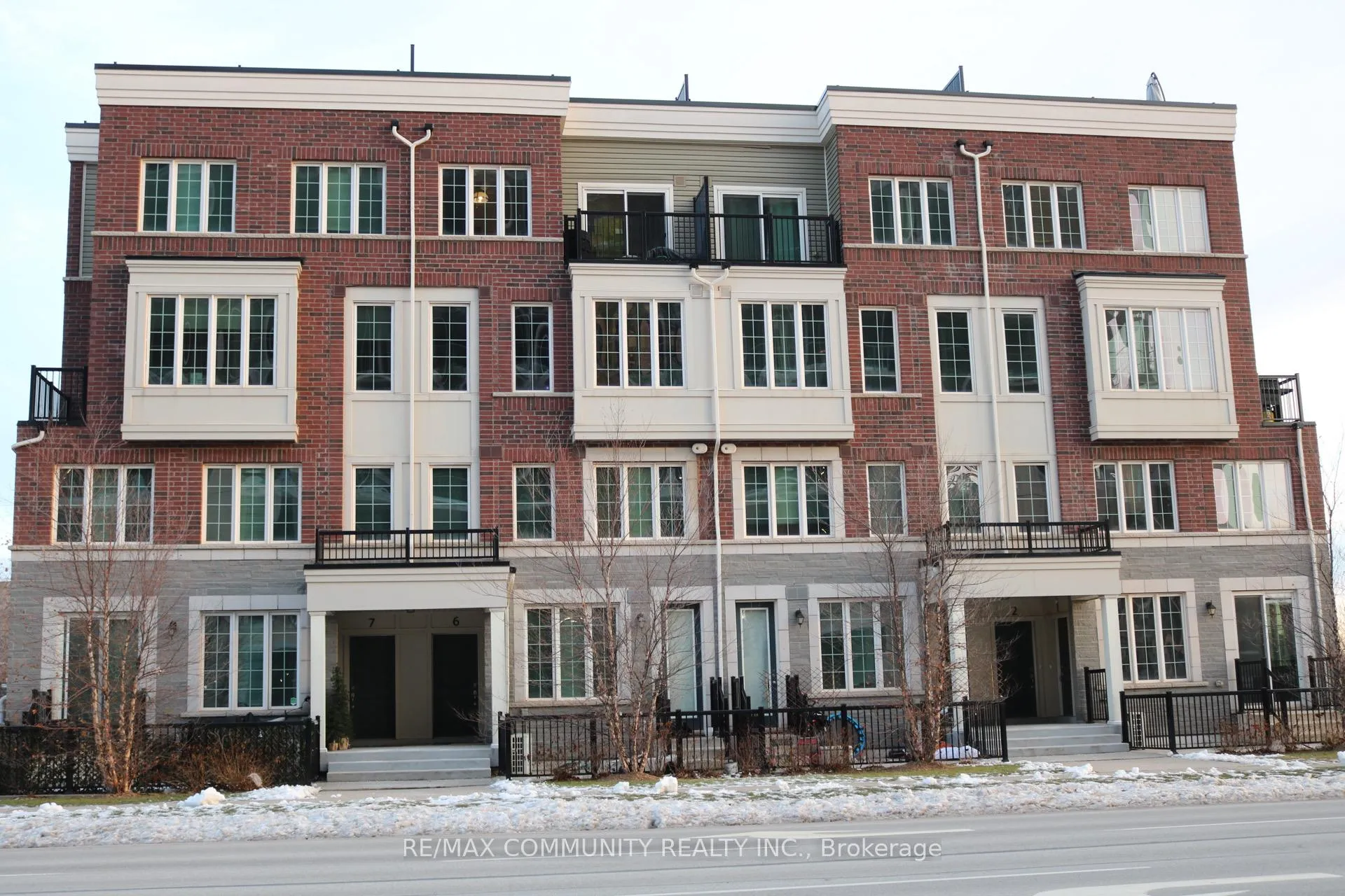Front of Unit 5, 2205 Lillykin Street