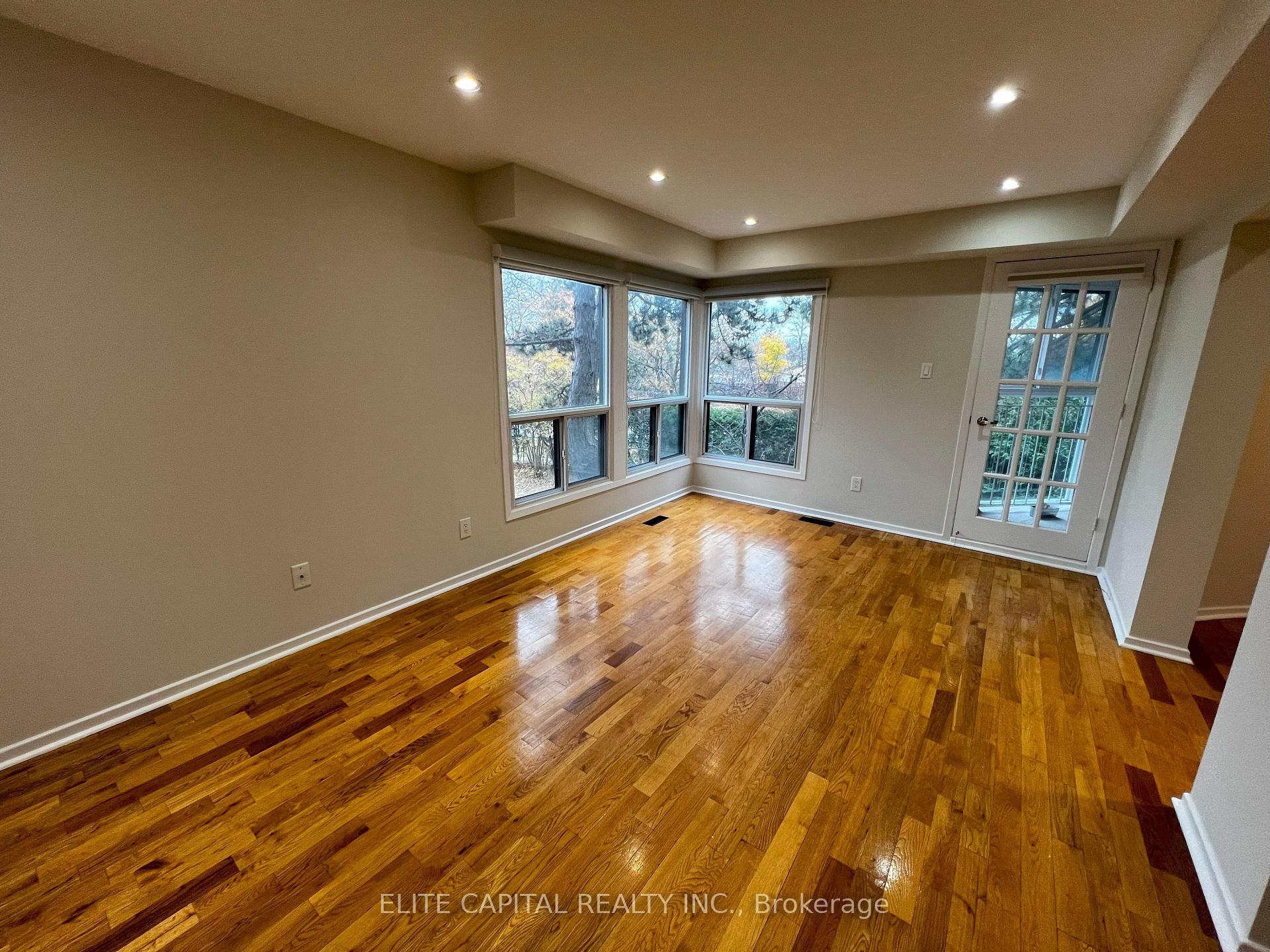 Photo 5 of 9 Lofty Hill Way, North York, Hillcrest Village — HOMEH