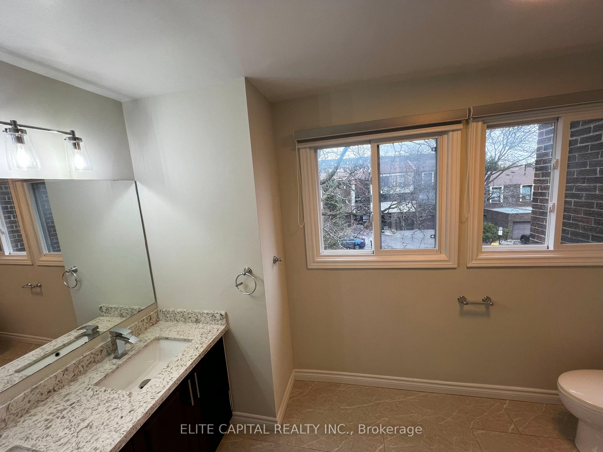 Photo 11 of 9 Lofty Hill Way, North York, Hillcrest Village — HOMEH