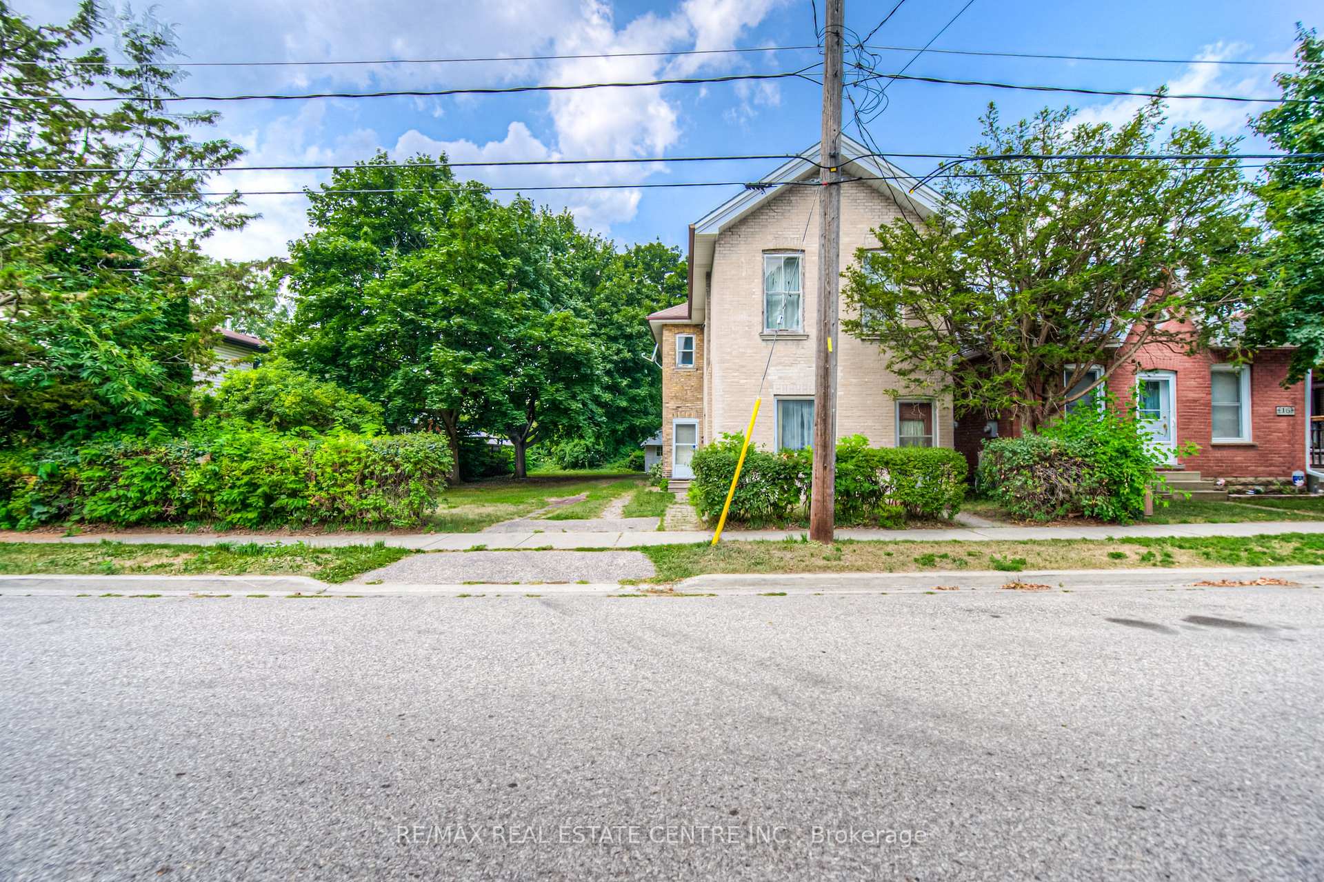 Photo 2 of 14 Bond Street, Brant, Brantford Twp — HOMEH