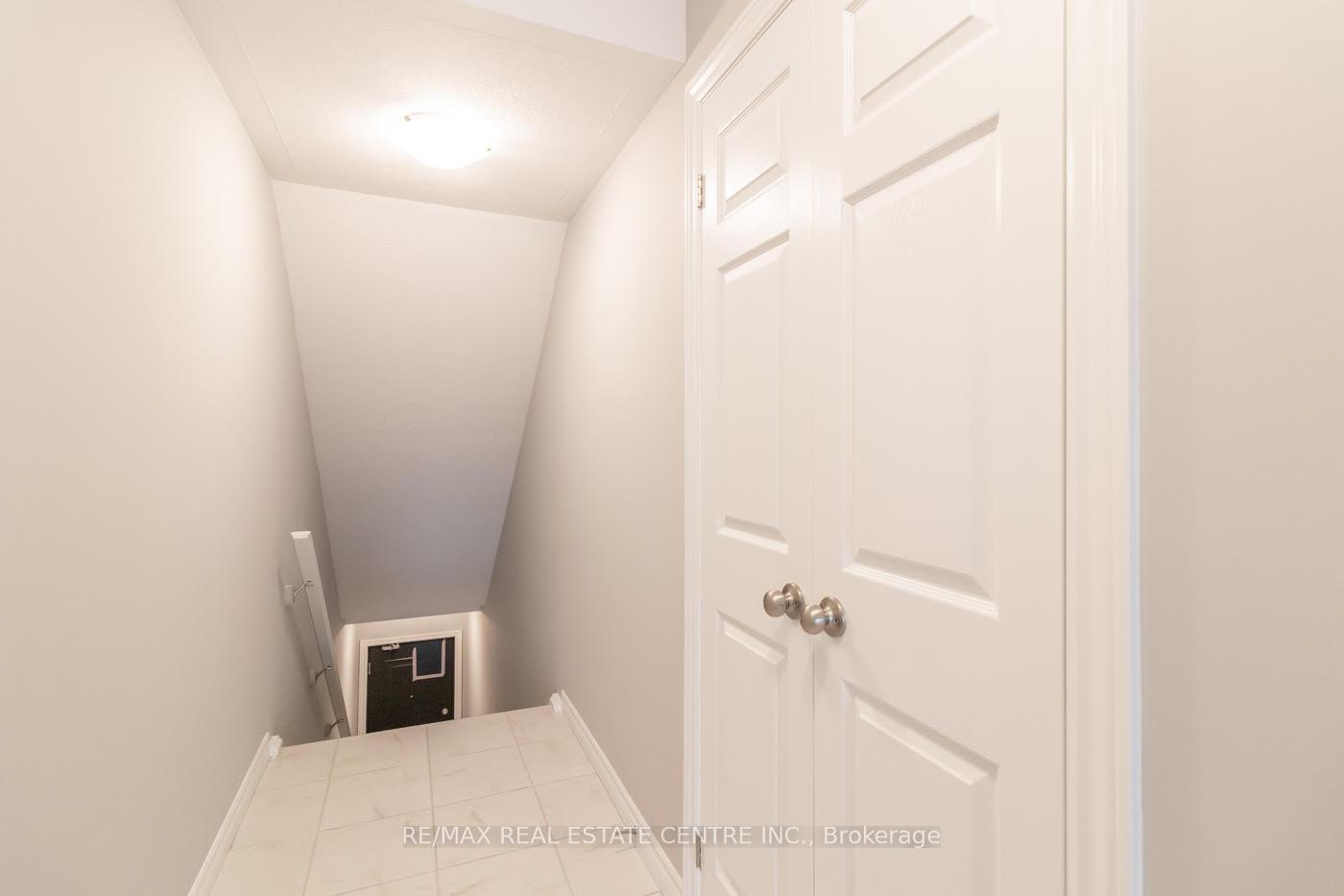 Photo 3 of 210 Wheat Lane, Kitchener — HOMEH