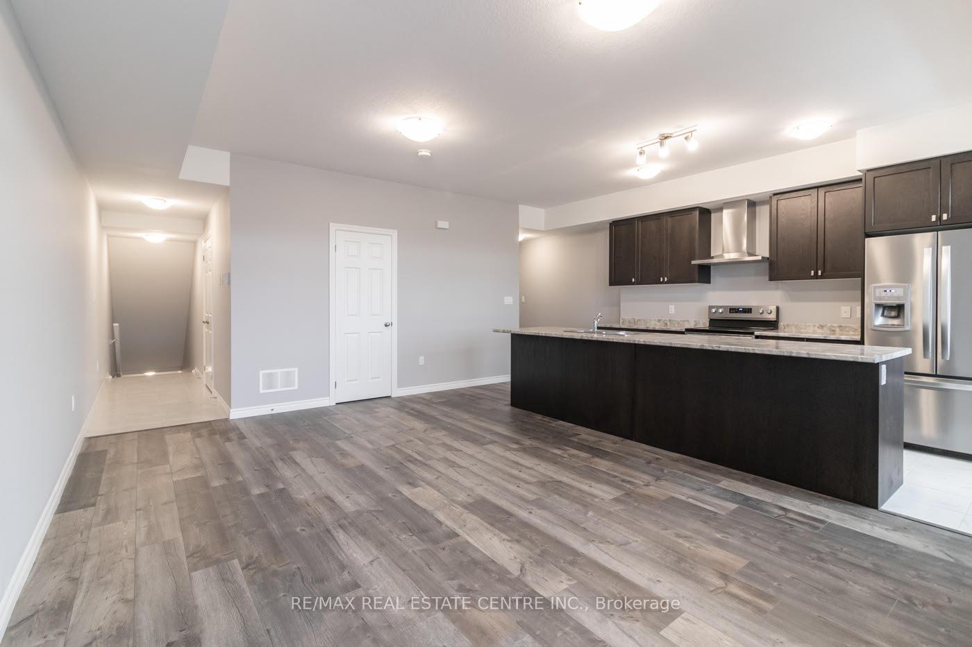 Photo 5 of 210 Wheat Lane, Kitchener — HOMEH