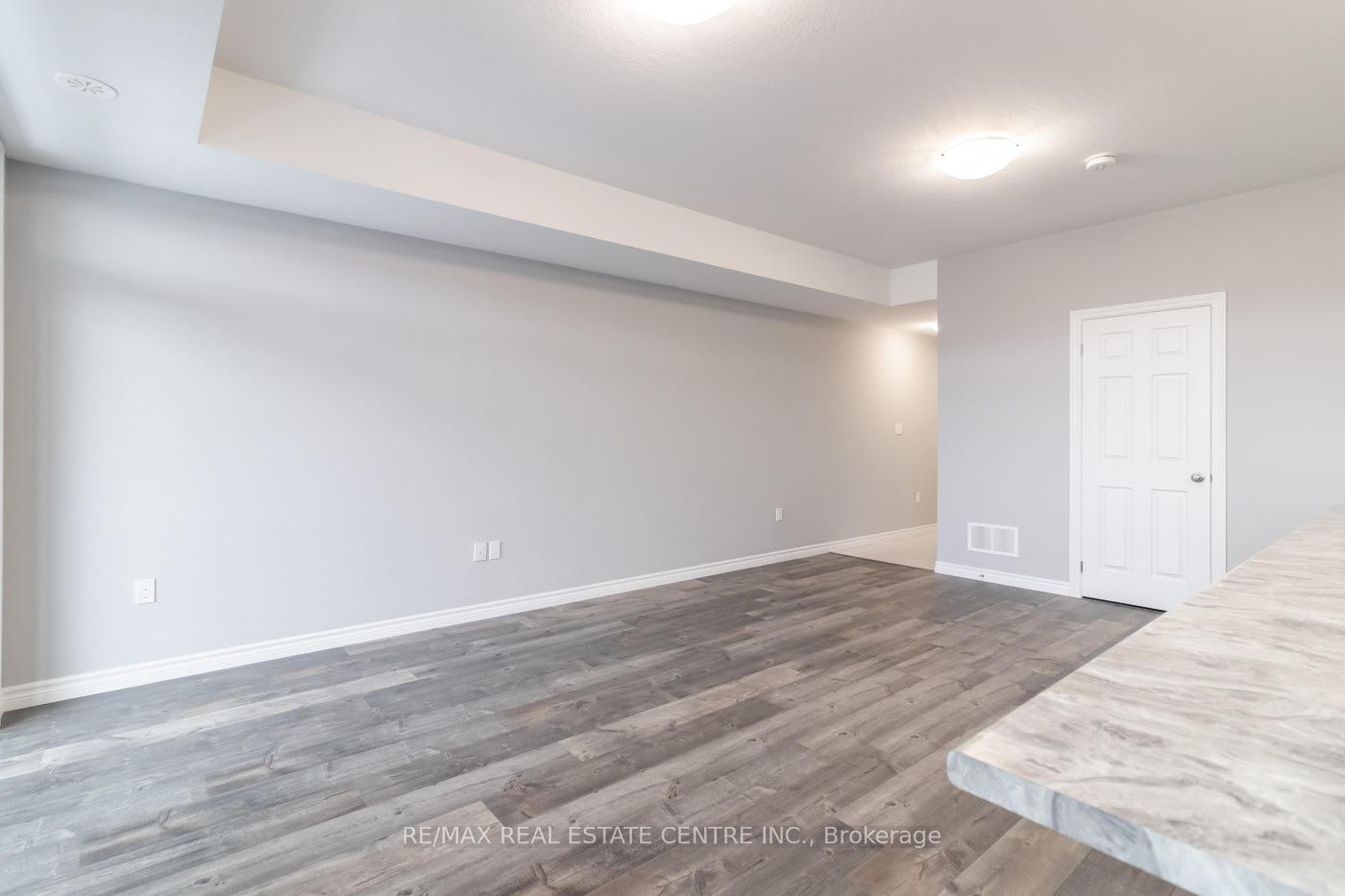 Photo 6 of 210 Wheat Lane, Kitchener — HOMEH