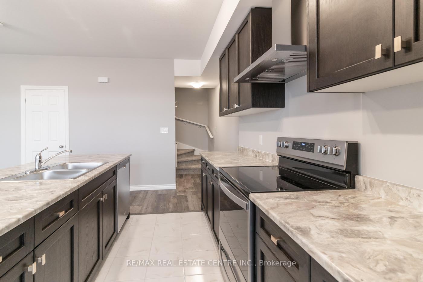 Photo 10 of 210 Wheat Lane, Kitchener — HOMEH