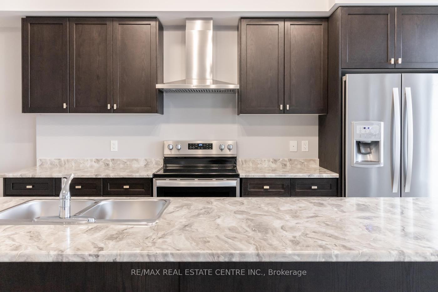 Photo 11 of 210 Wheat Lane, Kitchener — HOMEH