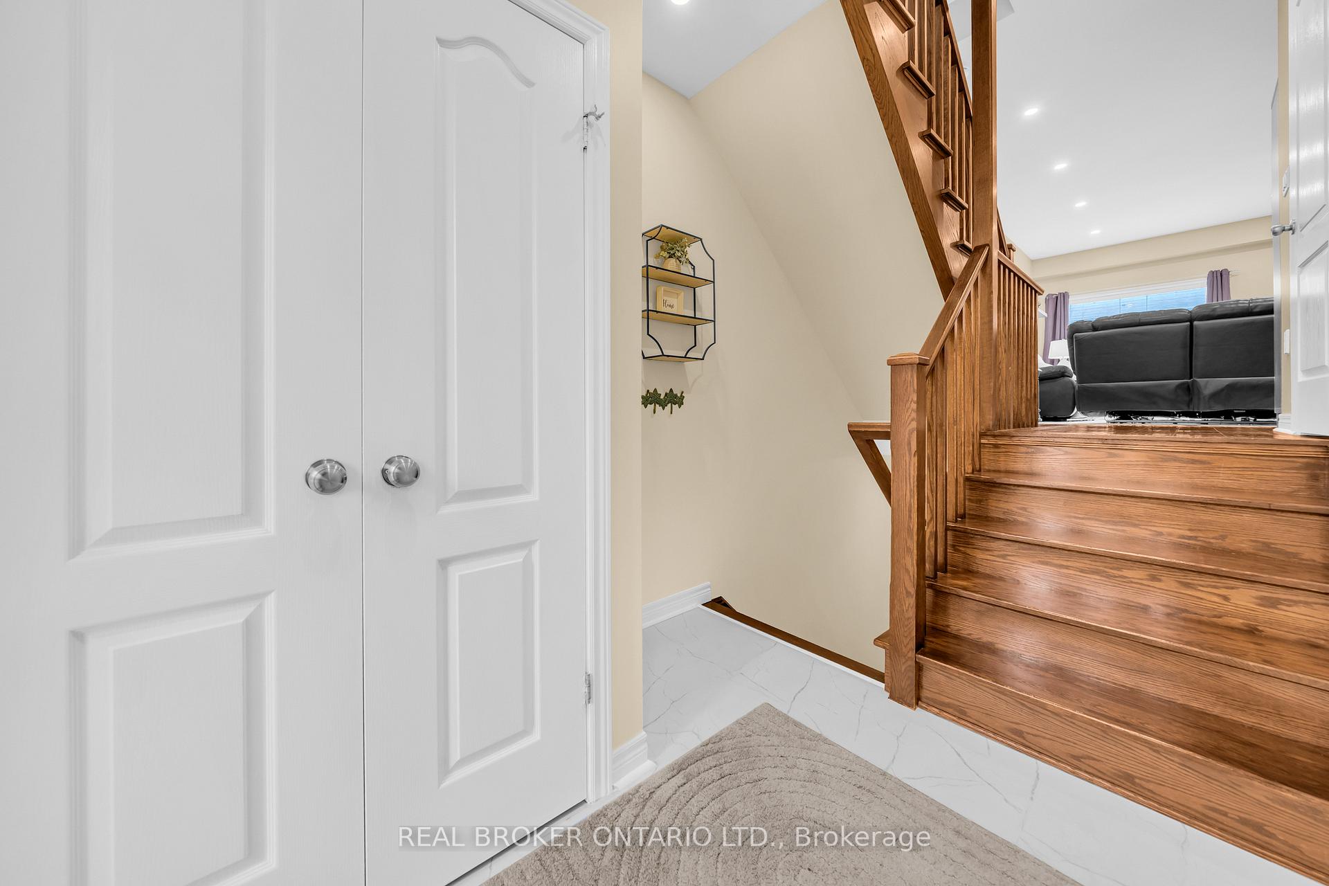 Photo 5 of Unit 22, 40 Dartmouth Gate, Hamilton, Lakeshore — HOMEH