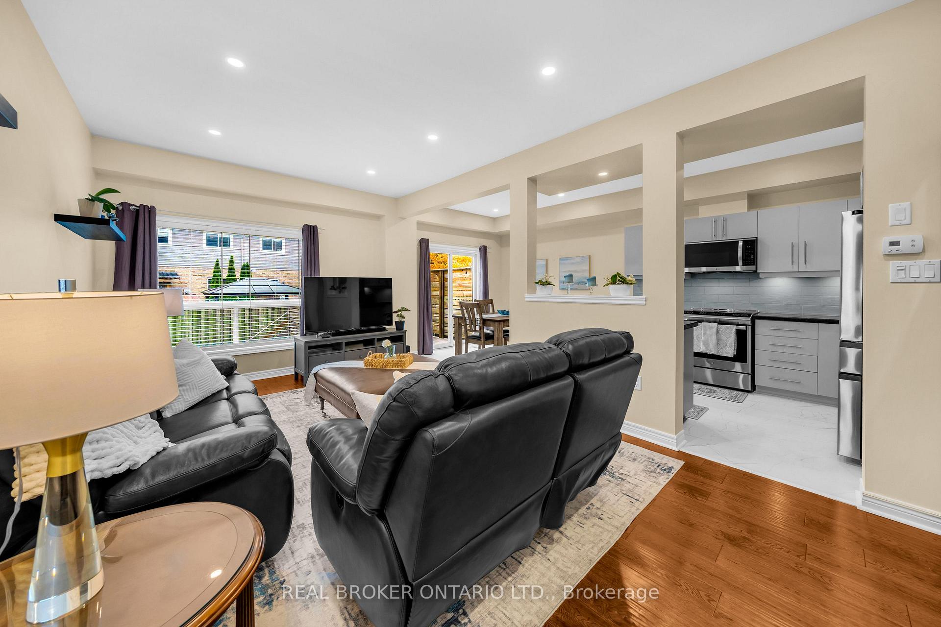 Photo 6 of Unit 22, 40 Dartmouth Gate, Hamilton, Lakeshore — HOMEH