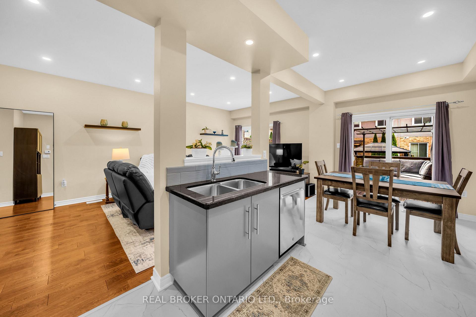 Photo 12 of Unit 22, 40 Dartmouth Gate, Hamilton, Lakeshore — HOMEH