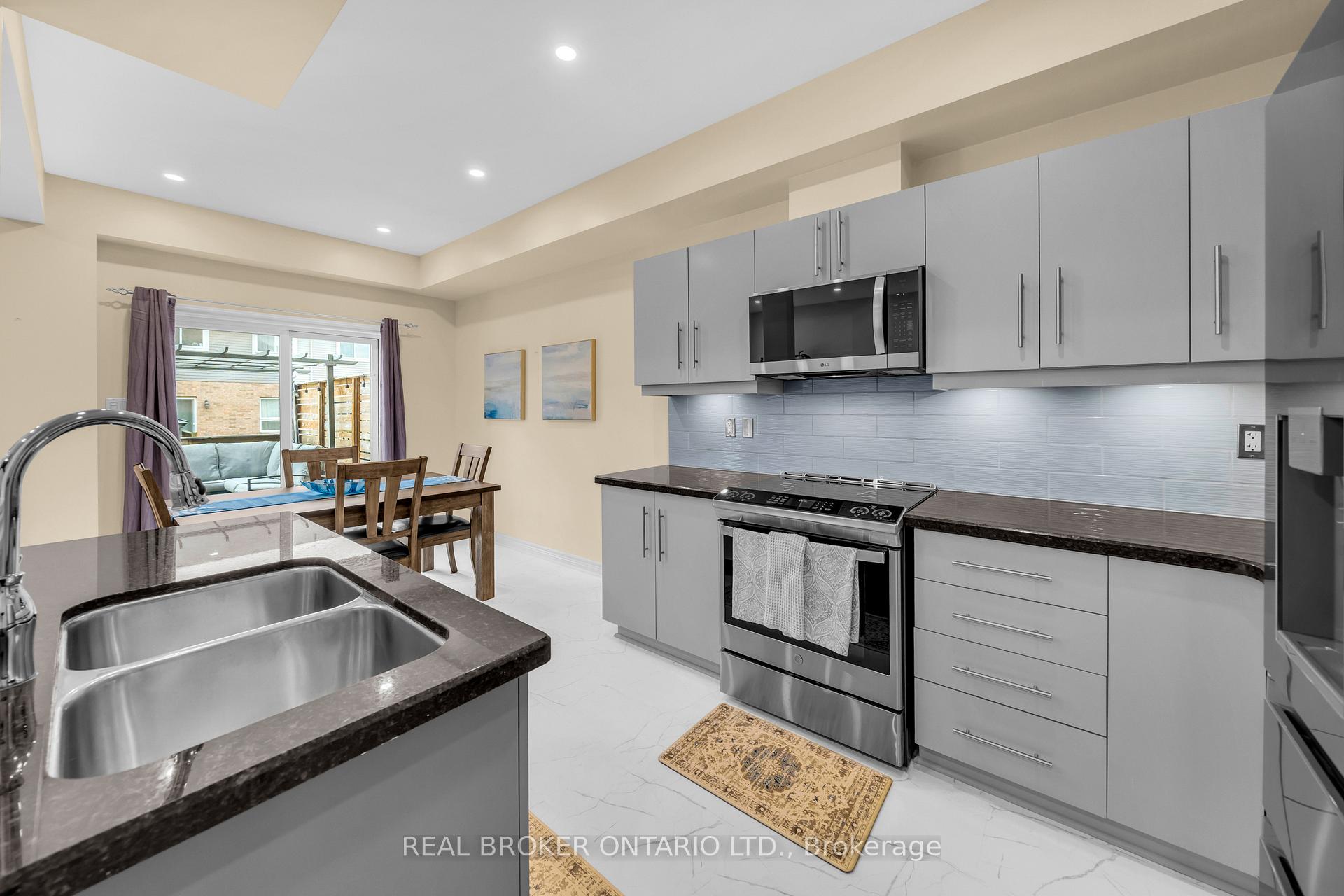 Photo 13 of Unit 22, 40 Dartmouth Gate, Hamilton, Lakeshore — HOMEH