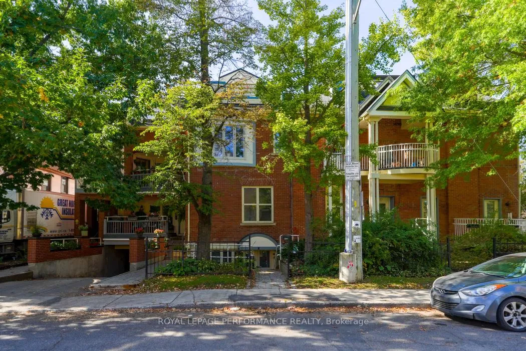 Front of Unit 3, 292 Laurier Avenue E