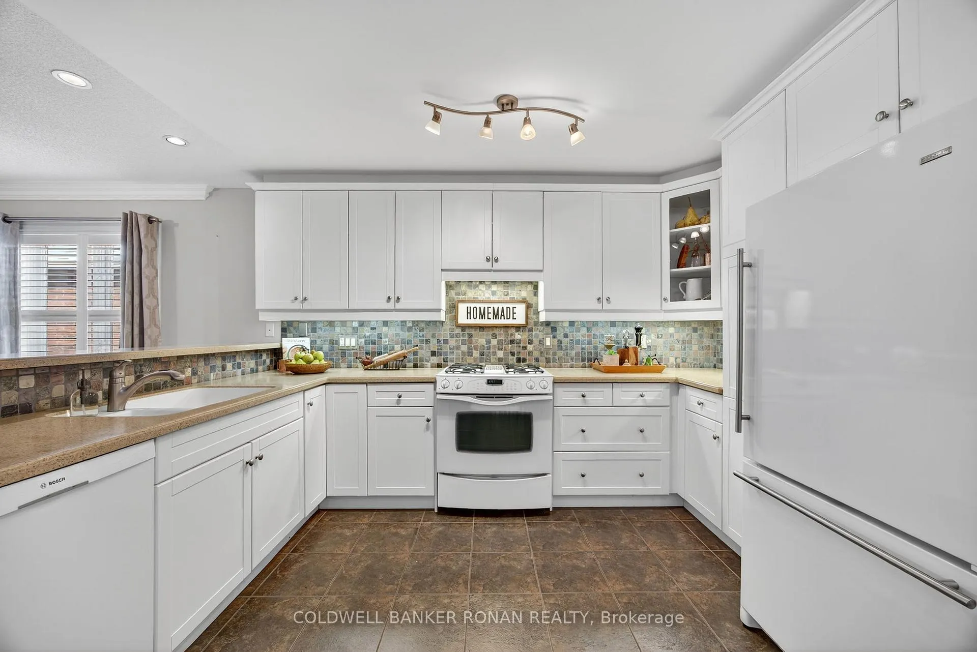 Photo 9 of Unit 21, 8 Montebello Terrace, New Tecumseth, Alliston — HOMEH