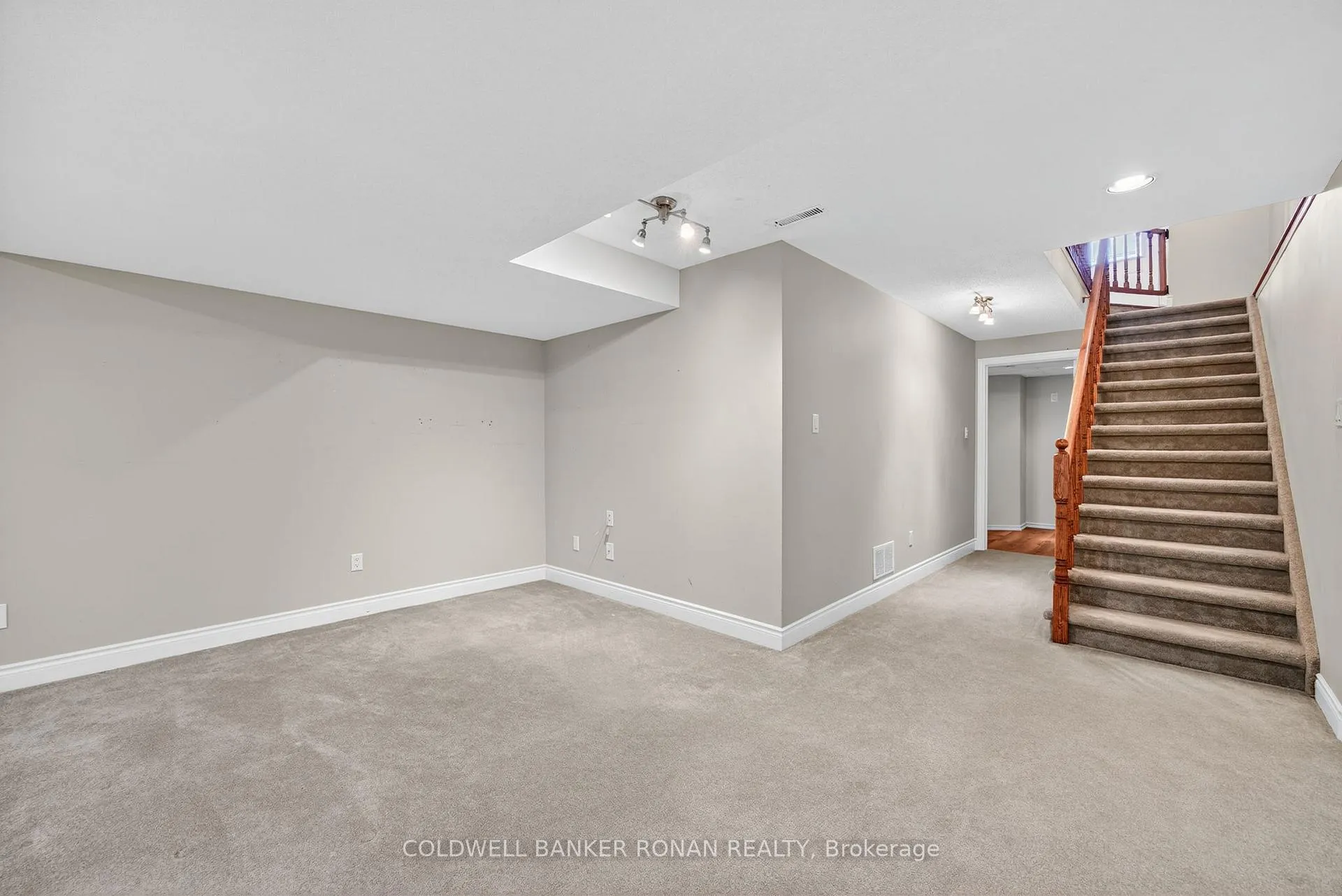 Photo 34 of Unit 21, 8 Montebello Terrace, New Tecumseth, Alliston — HOMEH