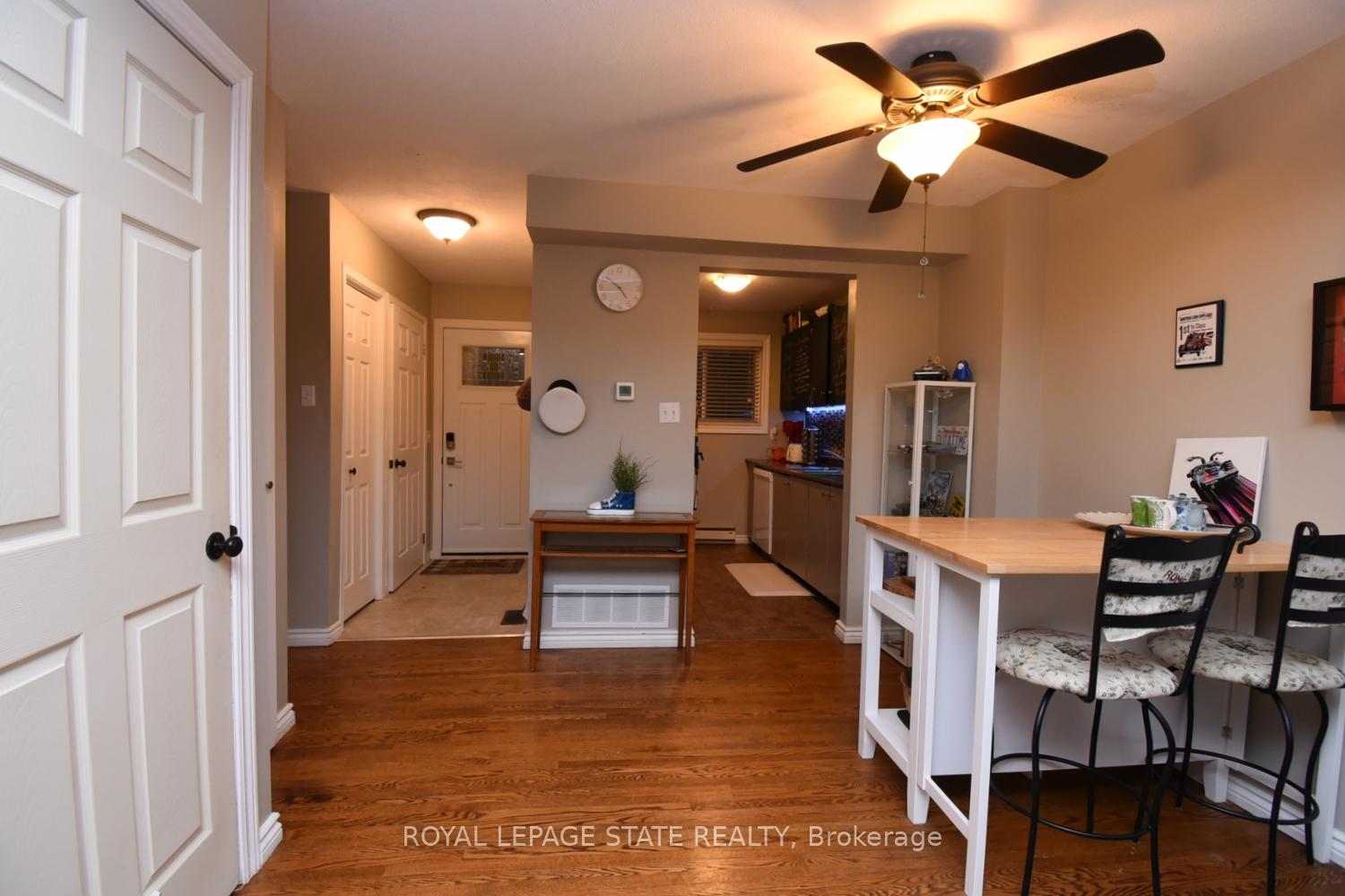 Photo 3 of Unit 27, 125 Livingston Avenue, Grimsby, Grimsby West — HOMEH