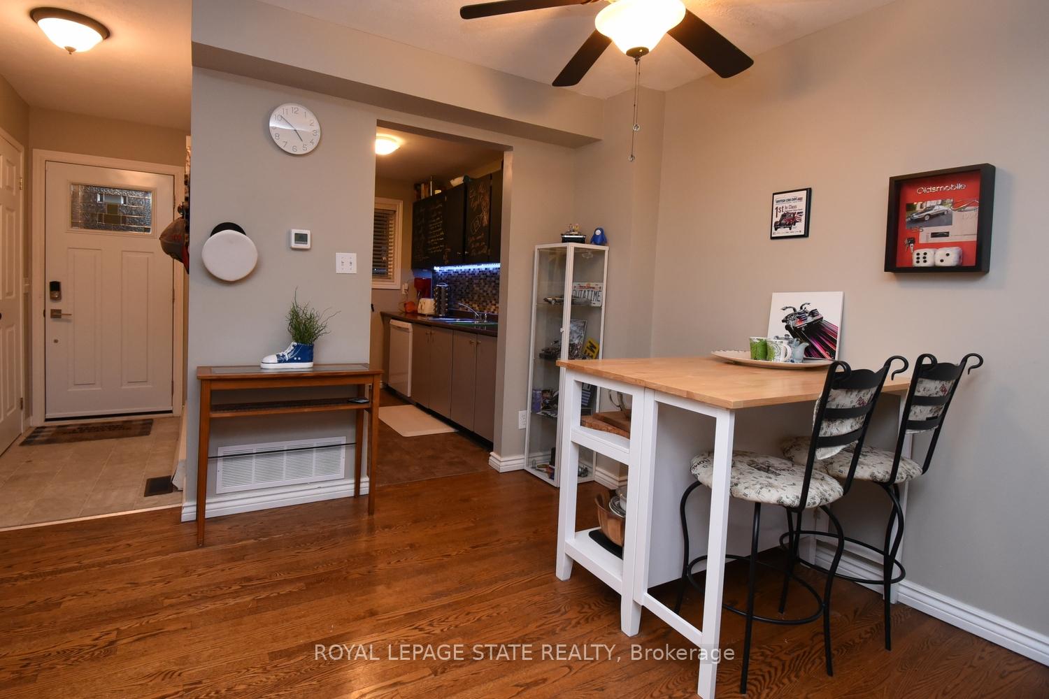 Photo 5 of Unit 27, 125 Livingston Avenue, Grimsby, Grimsby West — HOMEH