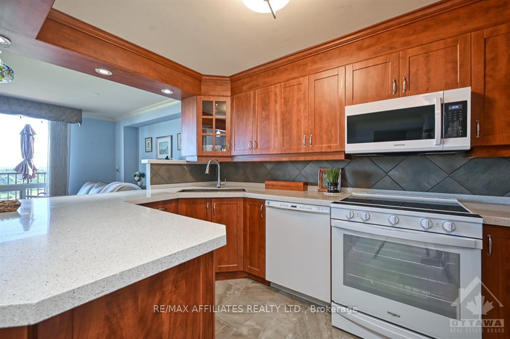 Photo 4 of Unit 1605, 665 Bathgate Drive, Ottawa, Carson Meadows — HOMEH
