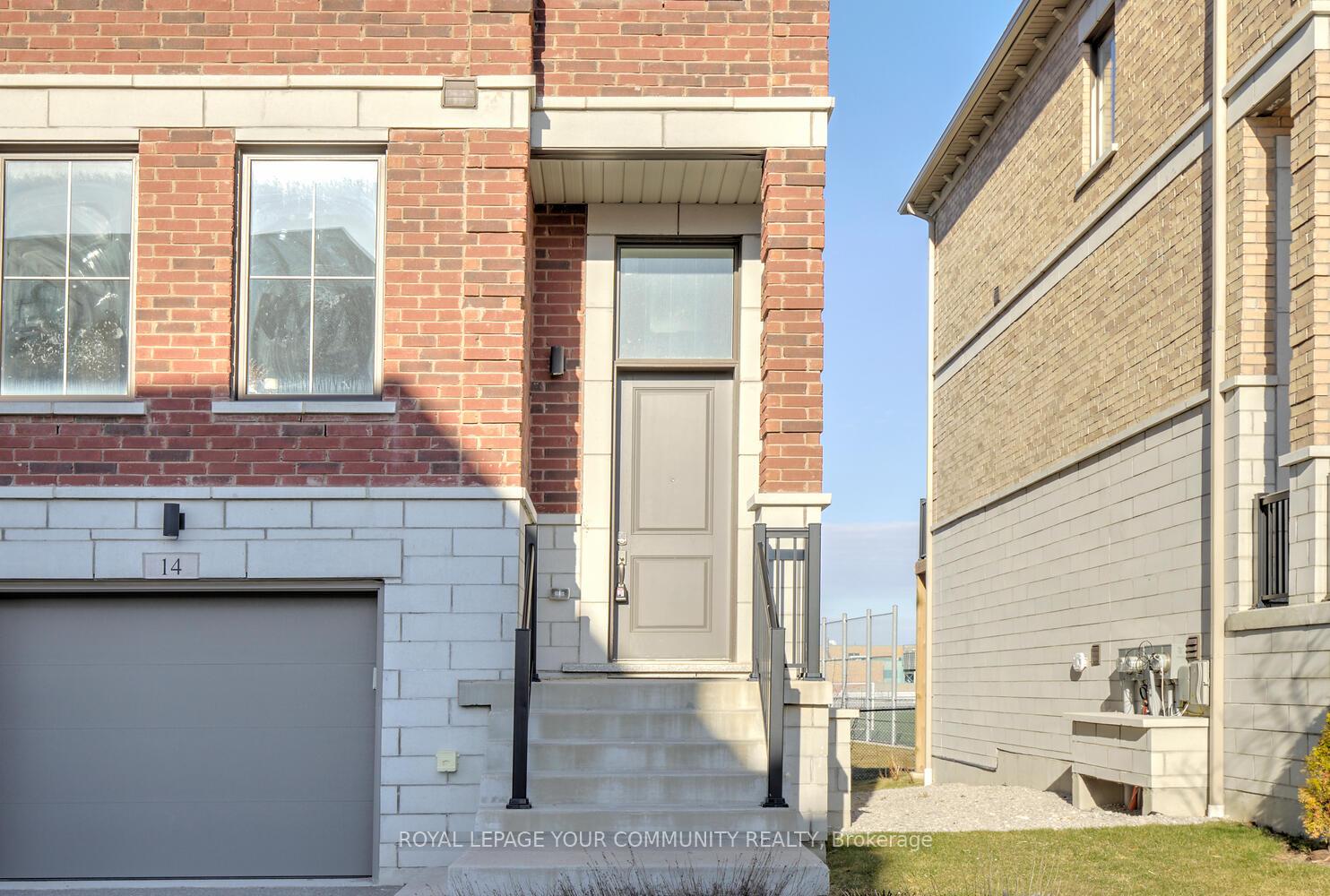 Photo 2 of 14 Seacoasts Circle, Vaughan, Maple — HOMEH