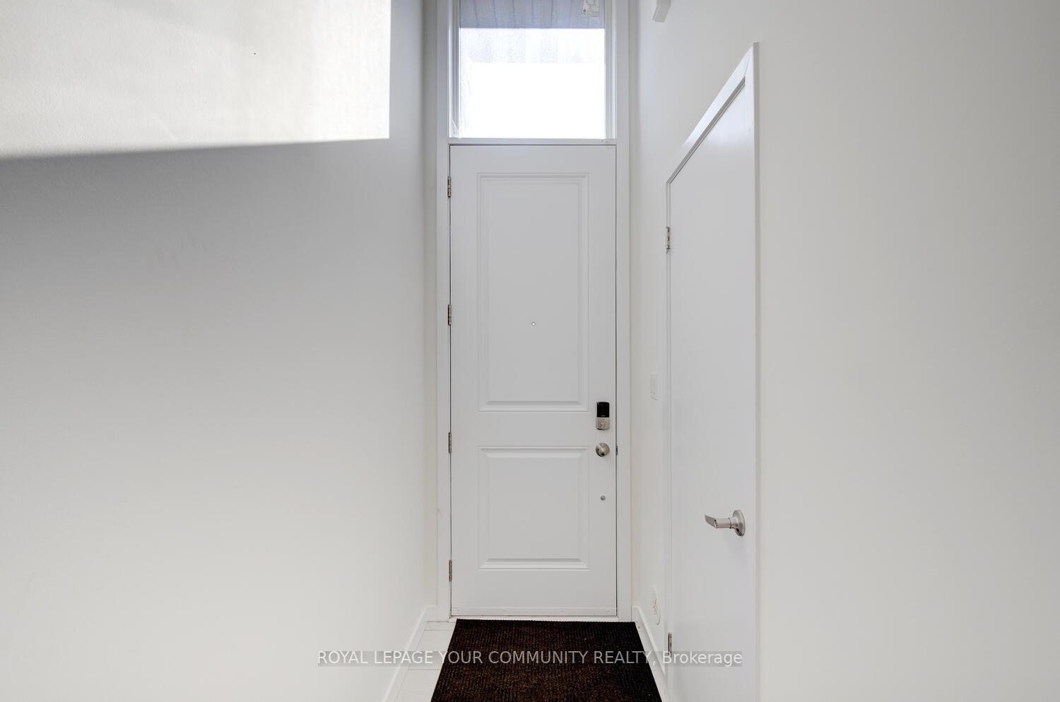 Photo 3 of 14 Seacoasts Circle, Vaughan, Maple — HOMEH