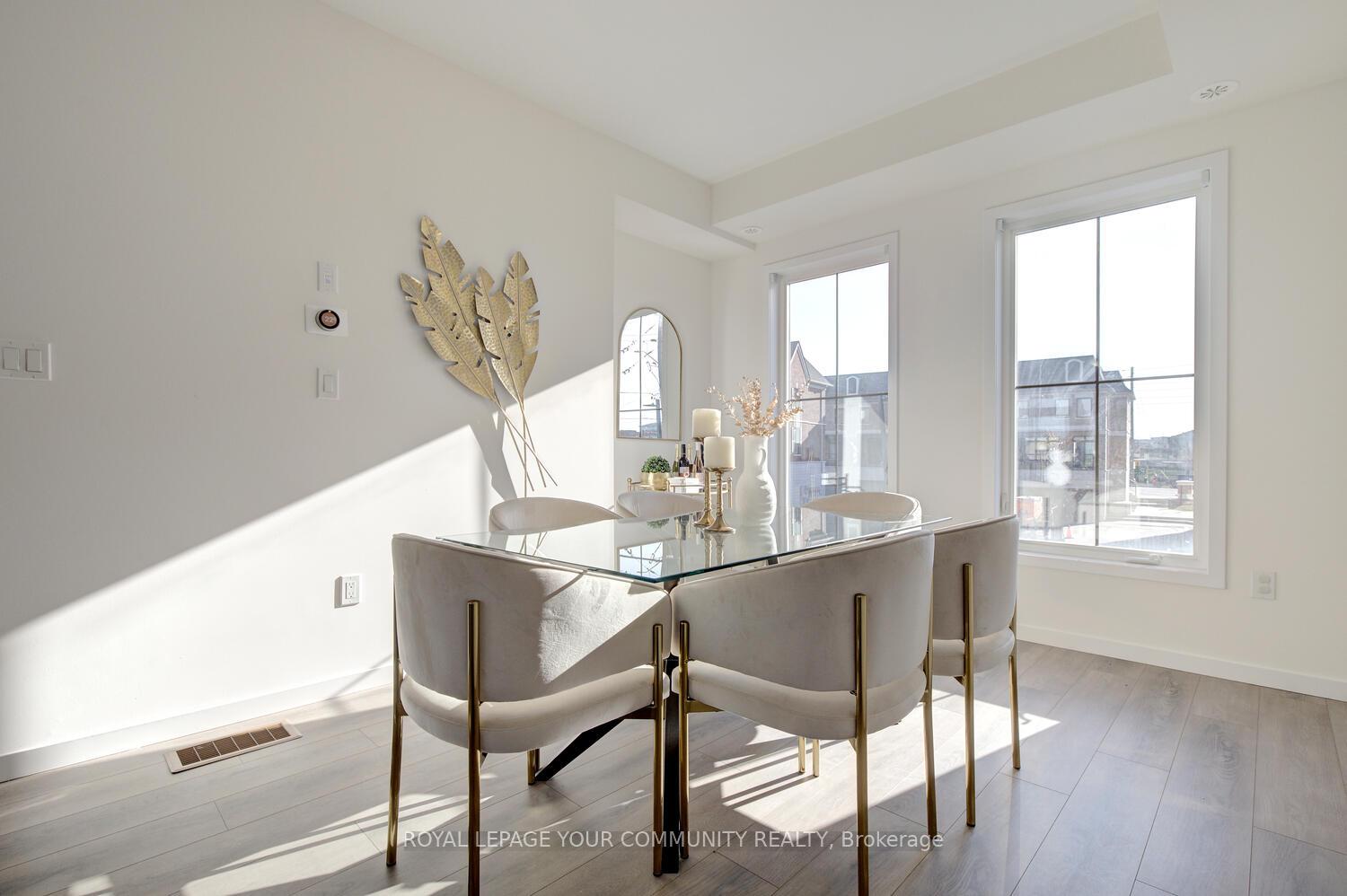 Photo 5 of 14 Seacoasts Circle, Vaughan, Maple — HOMEH