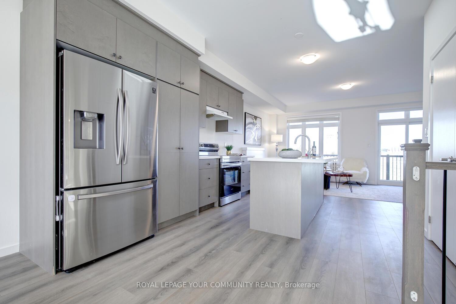 Photo 10 of 14 Seacoasts Circle, Vaughan, Maple — HOMEH
