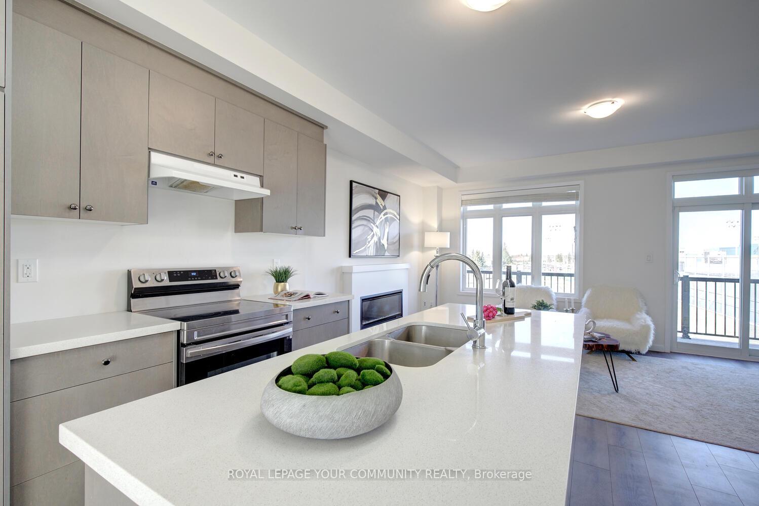 Photo 12 of 14 Seacoasts Circle, Vaughan, Maple — HOMEH
